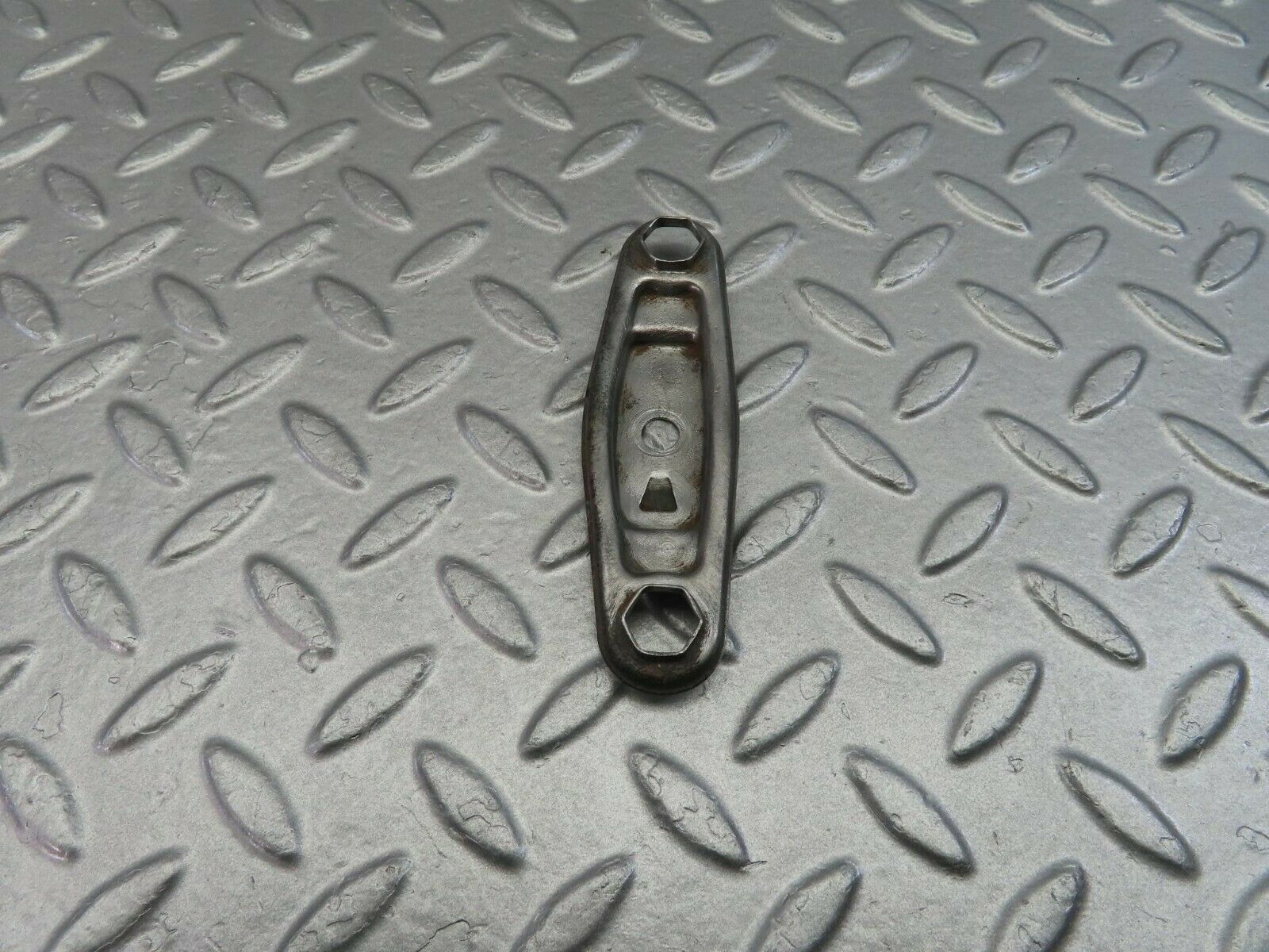 9808 Mercedes-Benz C123 280CE Coupe Fuel Injector Nozzle Clamp Bracket