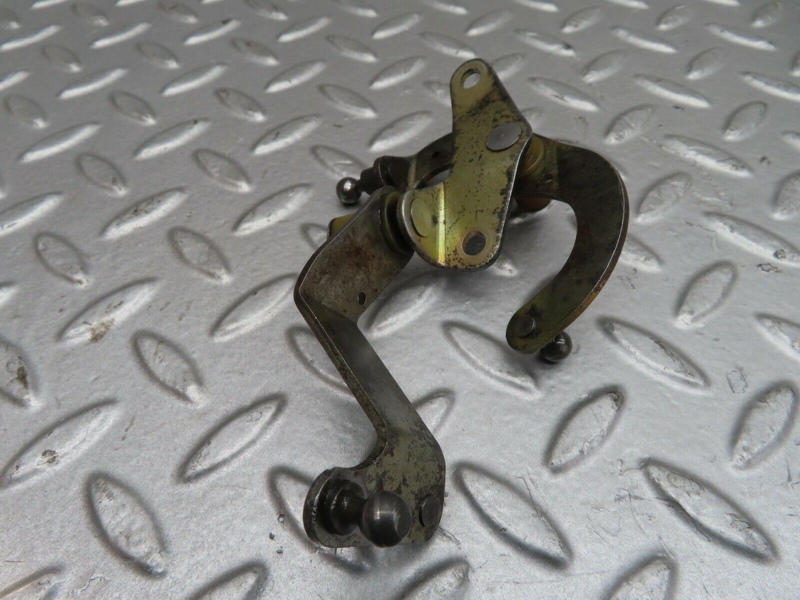 15455 Mercedes-Benz W123 230E Throttle Linkage