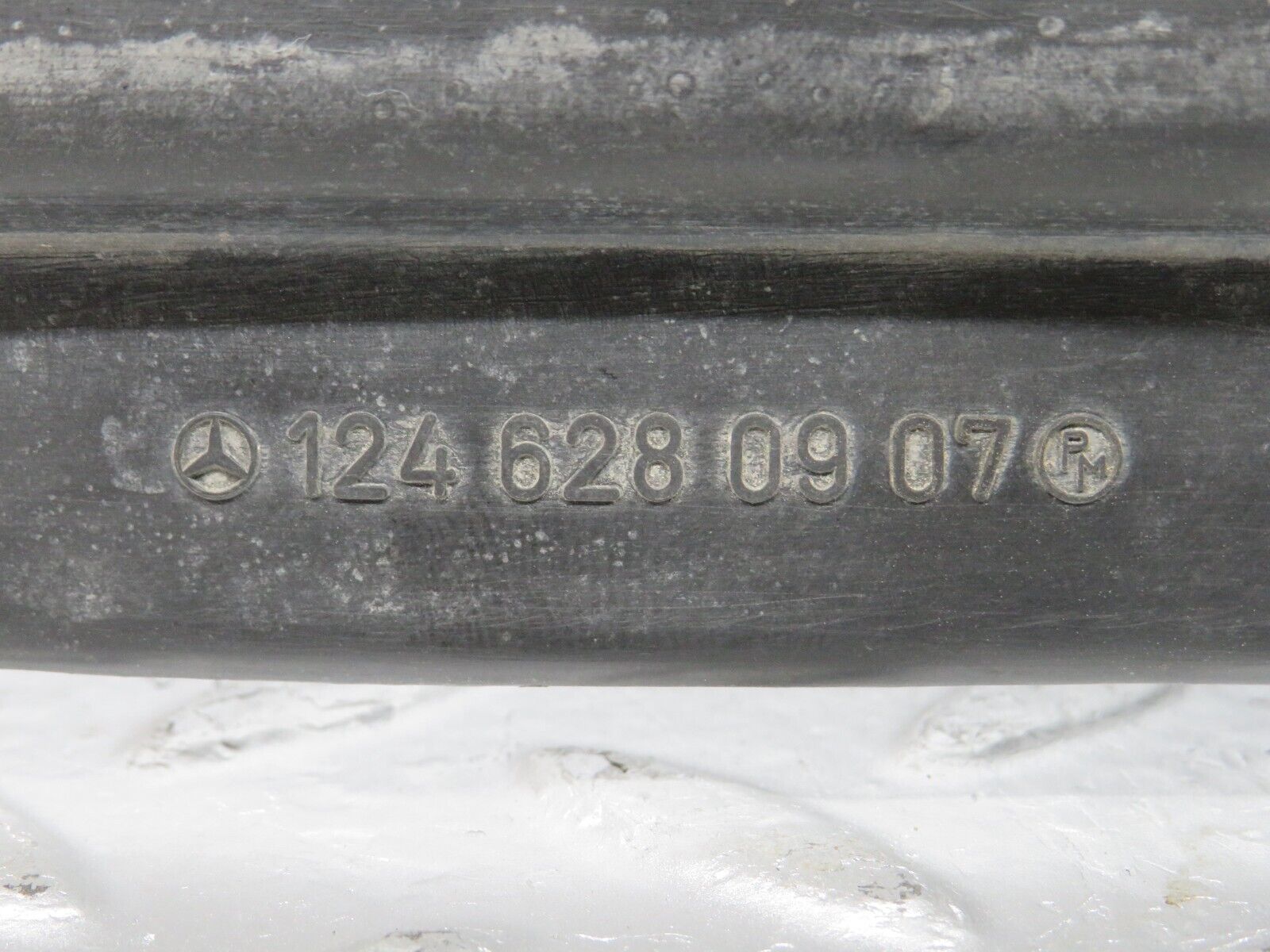 26442 Mercedes-Benz C124 220CE Covering Side Member Pair 1246280907 1246281007