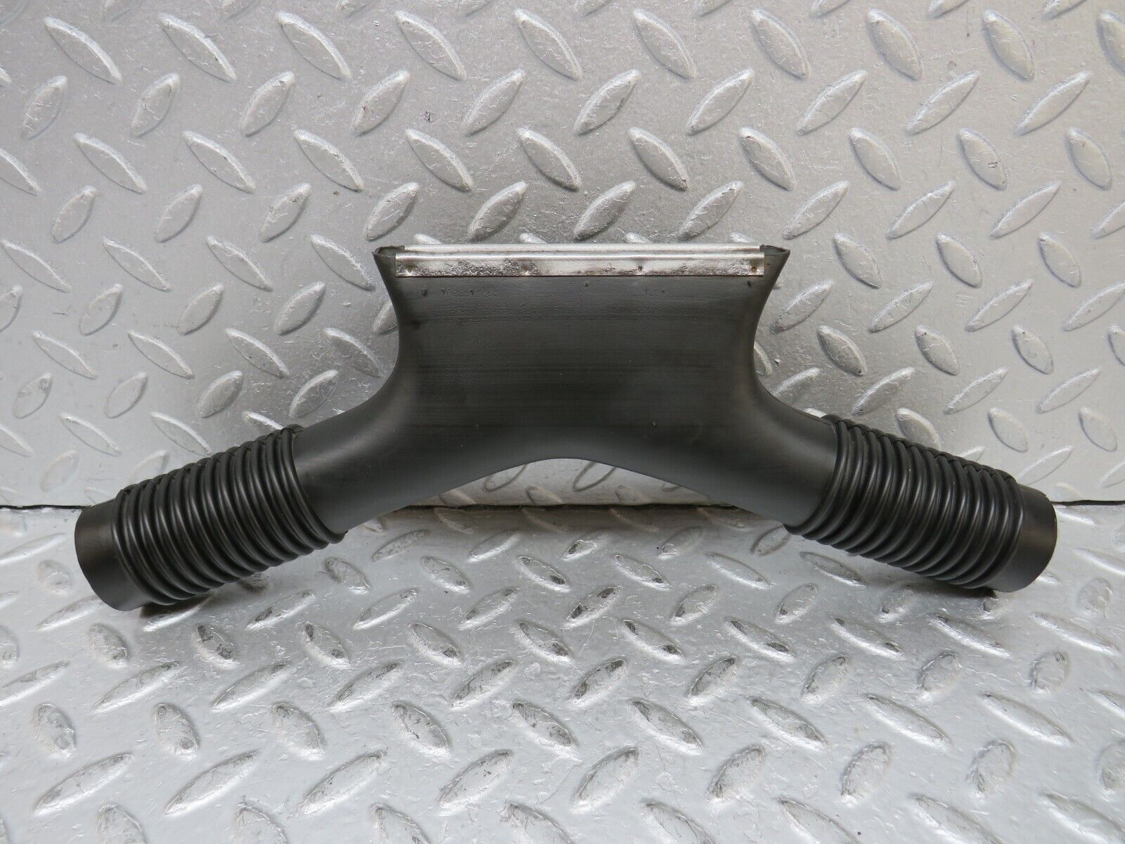 37423 Mercedes-Benz W109 300SEL Heater Centre Air Duct Vent