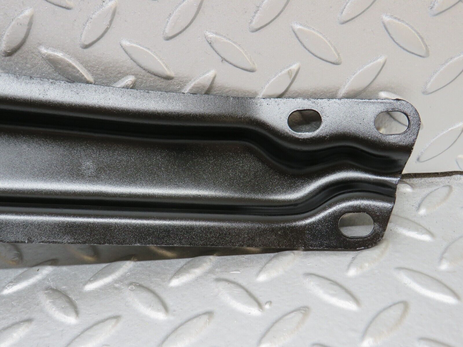 36370 Mercedes-Benz W126 420SE Engine Mount Bracket Support