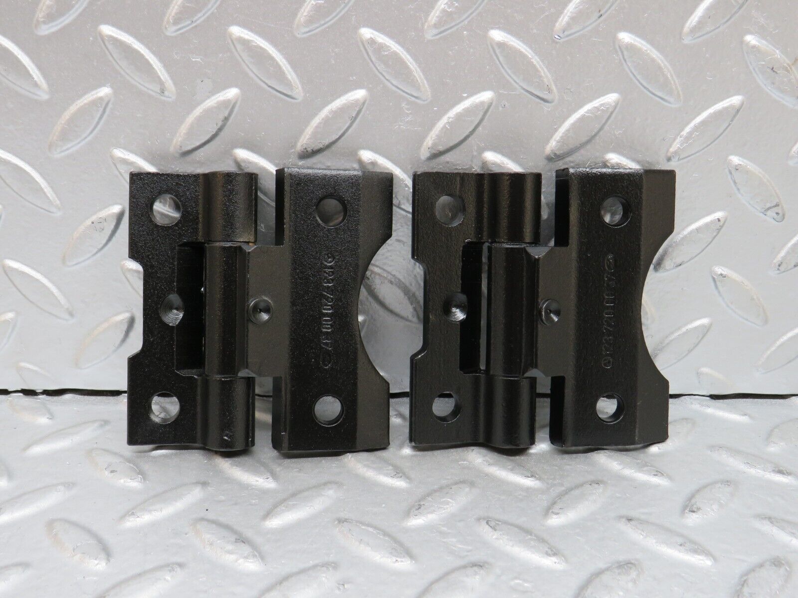 27911 Mercedes-Benz W123 280E Door Hinge Pair 1237200037