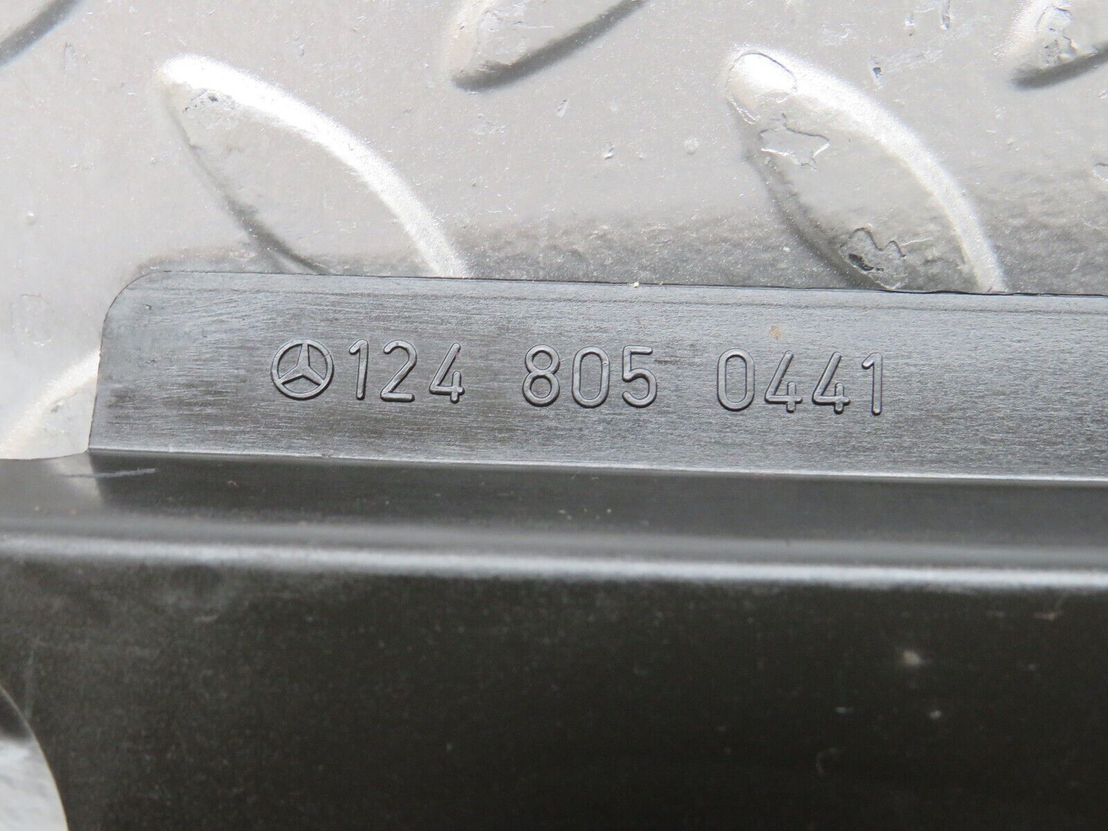 29108 Mercedes-Benz C124 320CE Coupe Trunk Lock Vacuum Actuator 1248050441