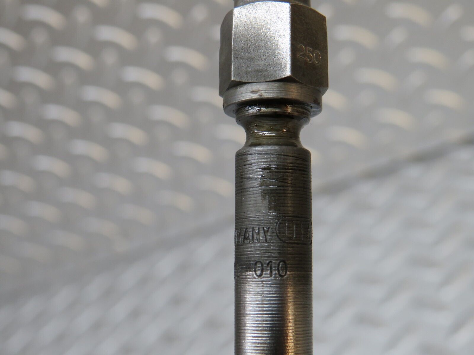 29929 Mercedes-Benz W123 230E Fuel Injector Bosch 0437502010