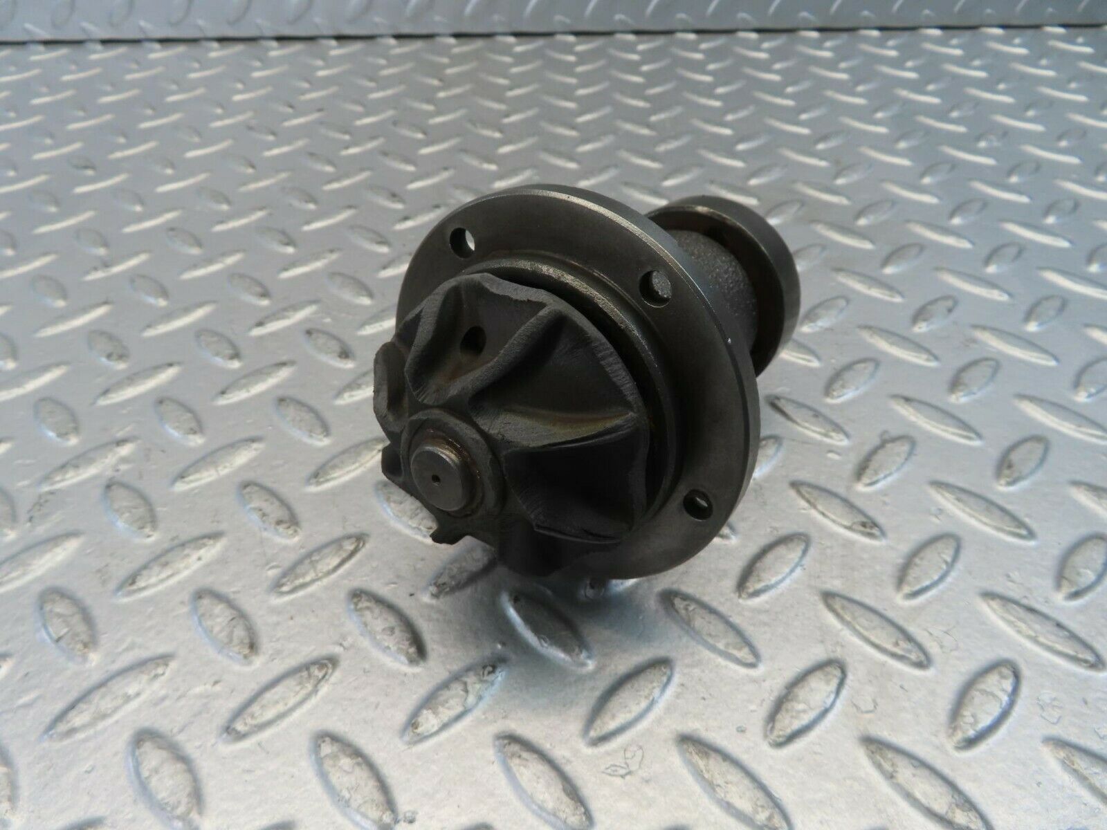 10956 Mercedes-Benz W115 220D Water Pump