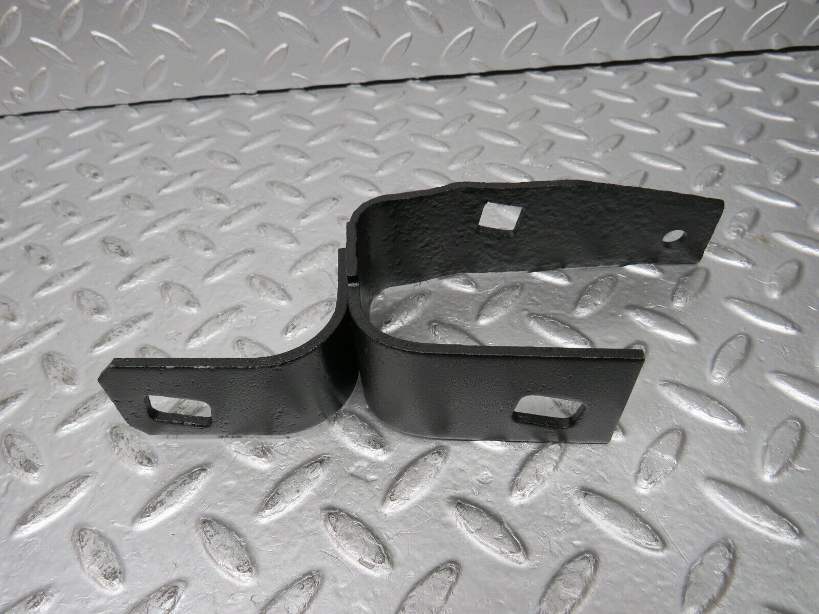 31547 Mercedes-Benz W123 200D Rear Bumper Bracket Pair