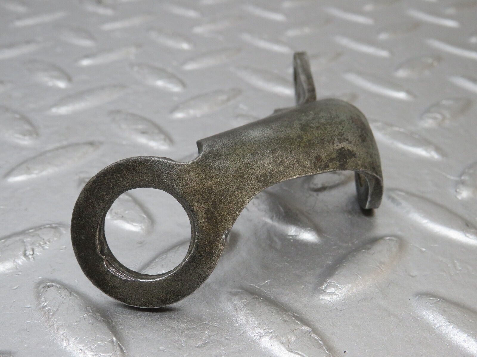 34490 Mercedes-Benz C126 380SEC Coupe Engine Lifting Eyes Hooks