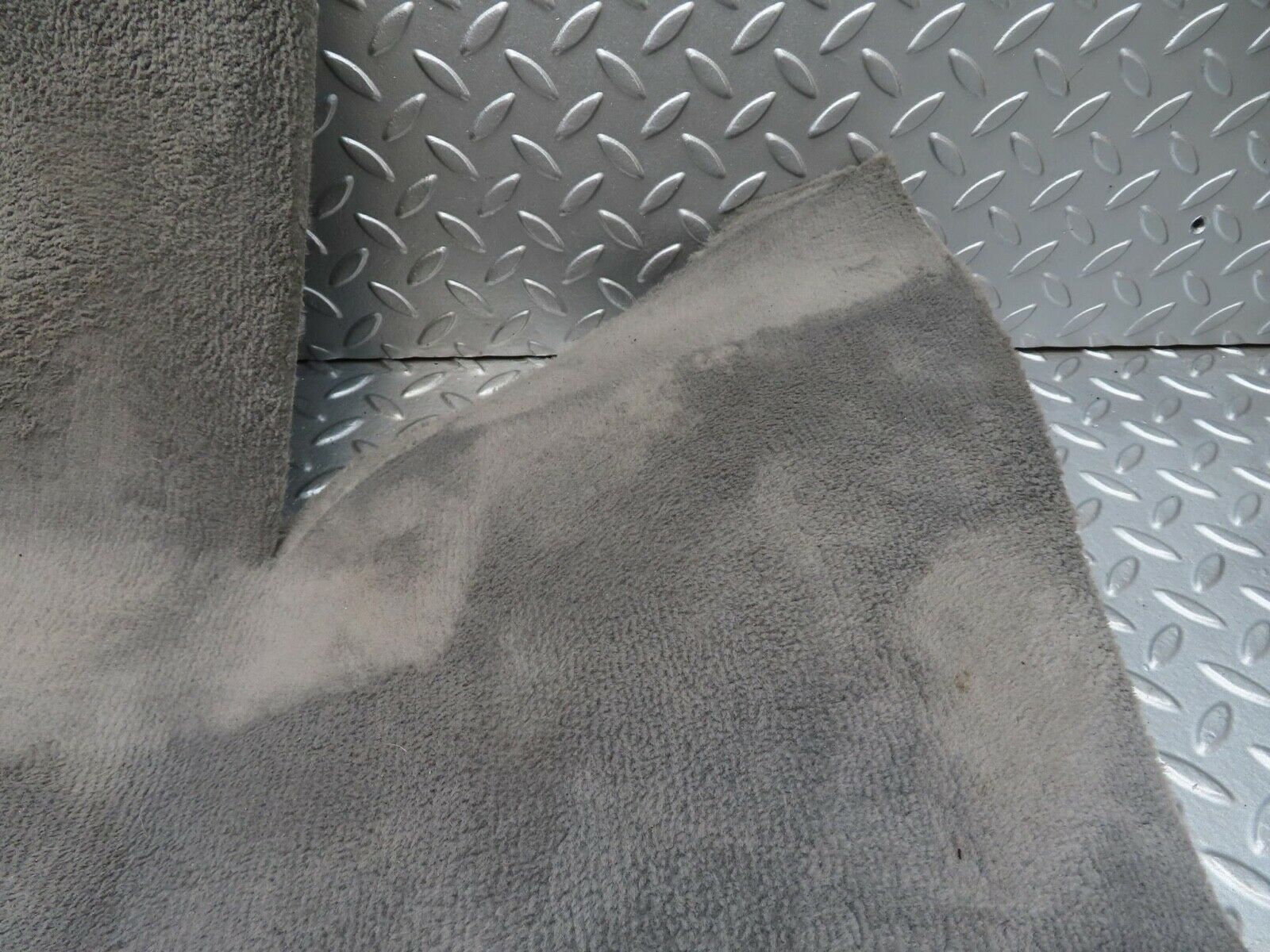 15132 Mercedes-Benz W140 S320 Front Left Foot Well Carpet 1406800340