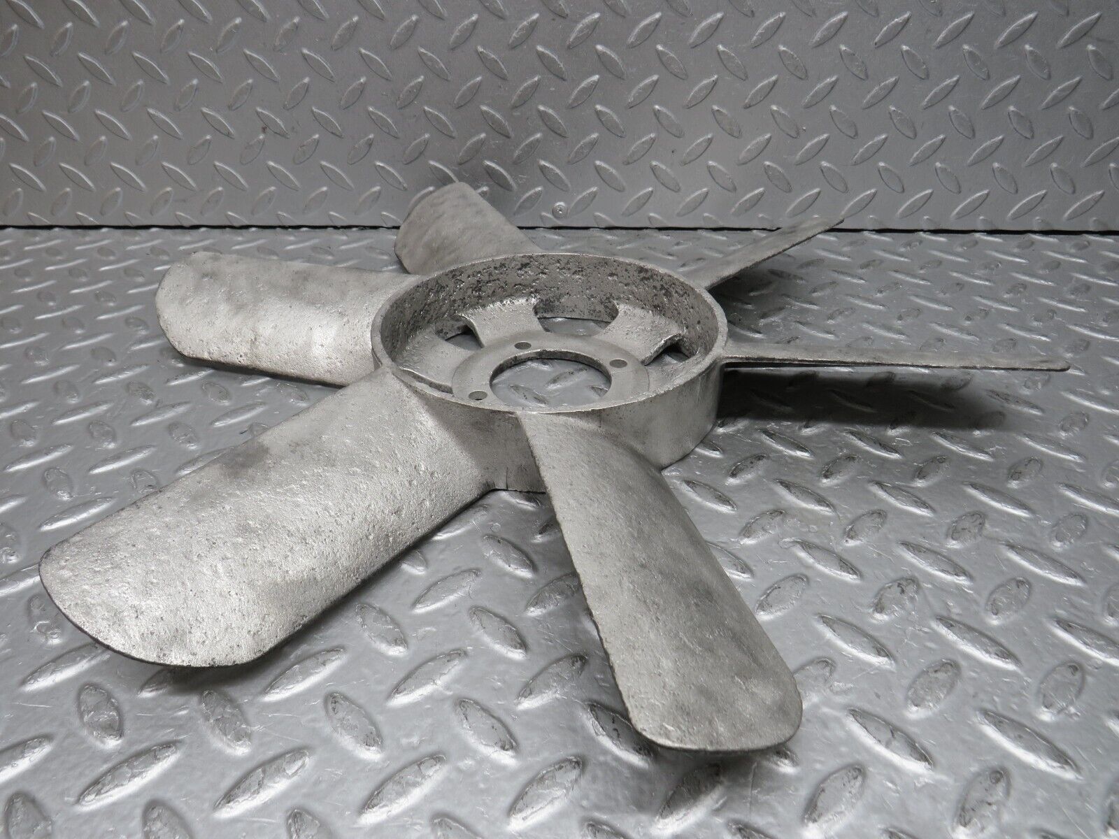 37640 Mercedes-Benz W109 300SEL Engine Cooling Fan 1082050206