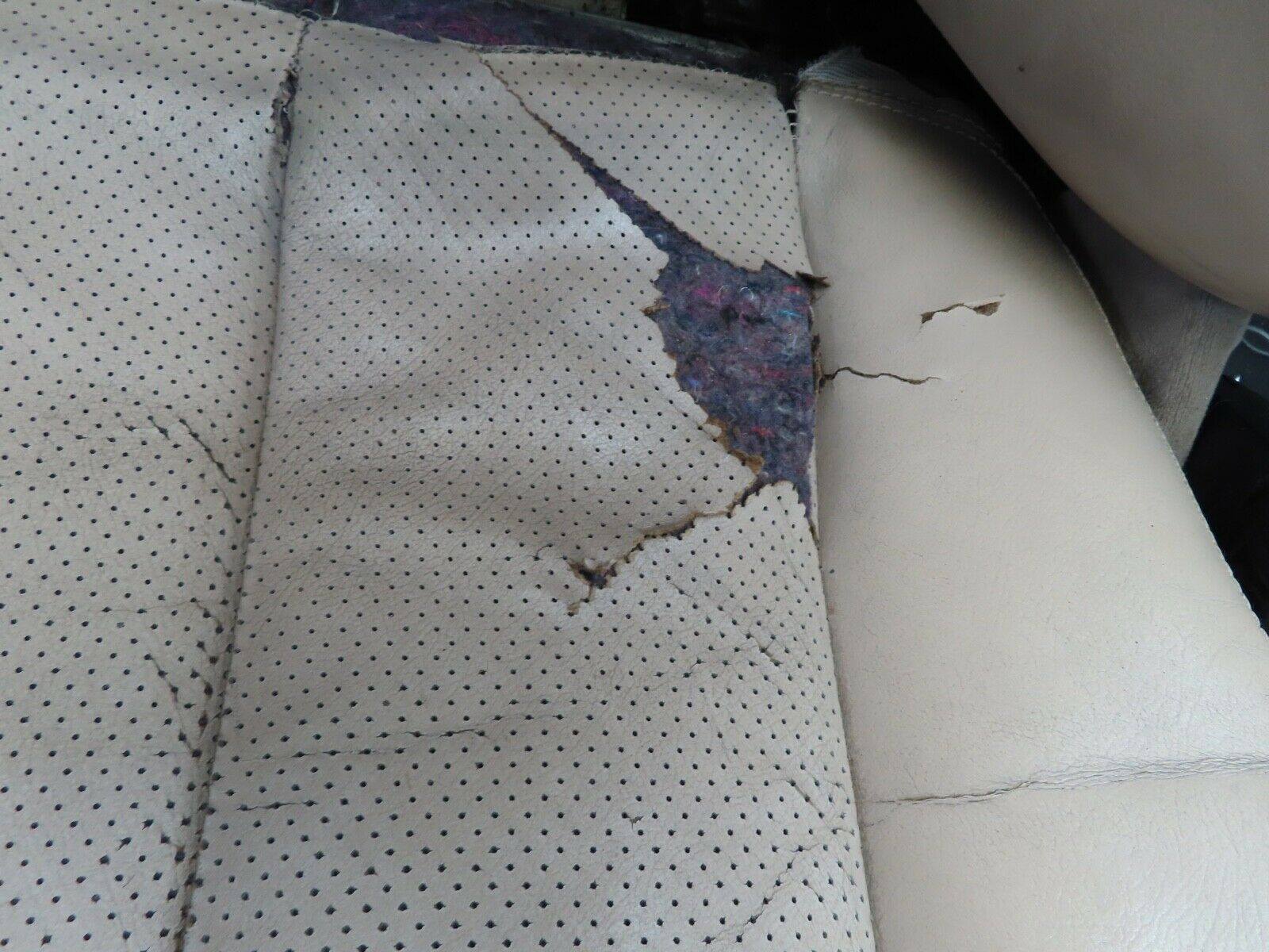 19843 Mercedes-Benz R129 300SL Coupe Electric Front Right Seat Cream Leather