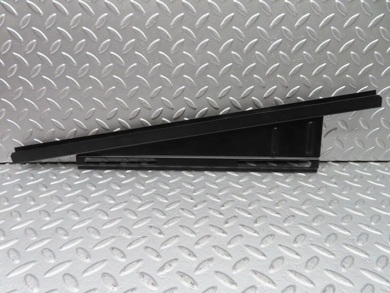 20890 Mercedes-Benz W114 250CE Coupe Right Door Window Bottom Rail