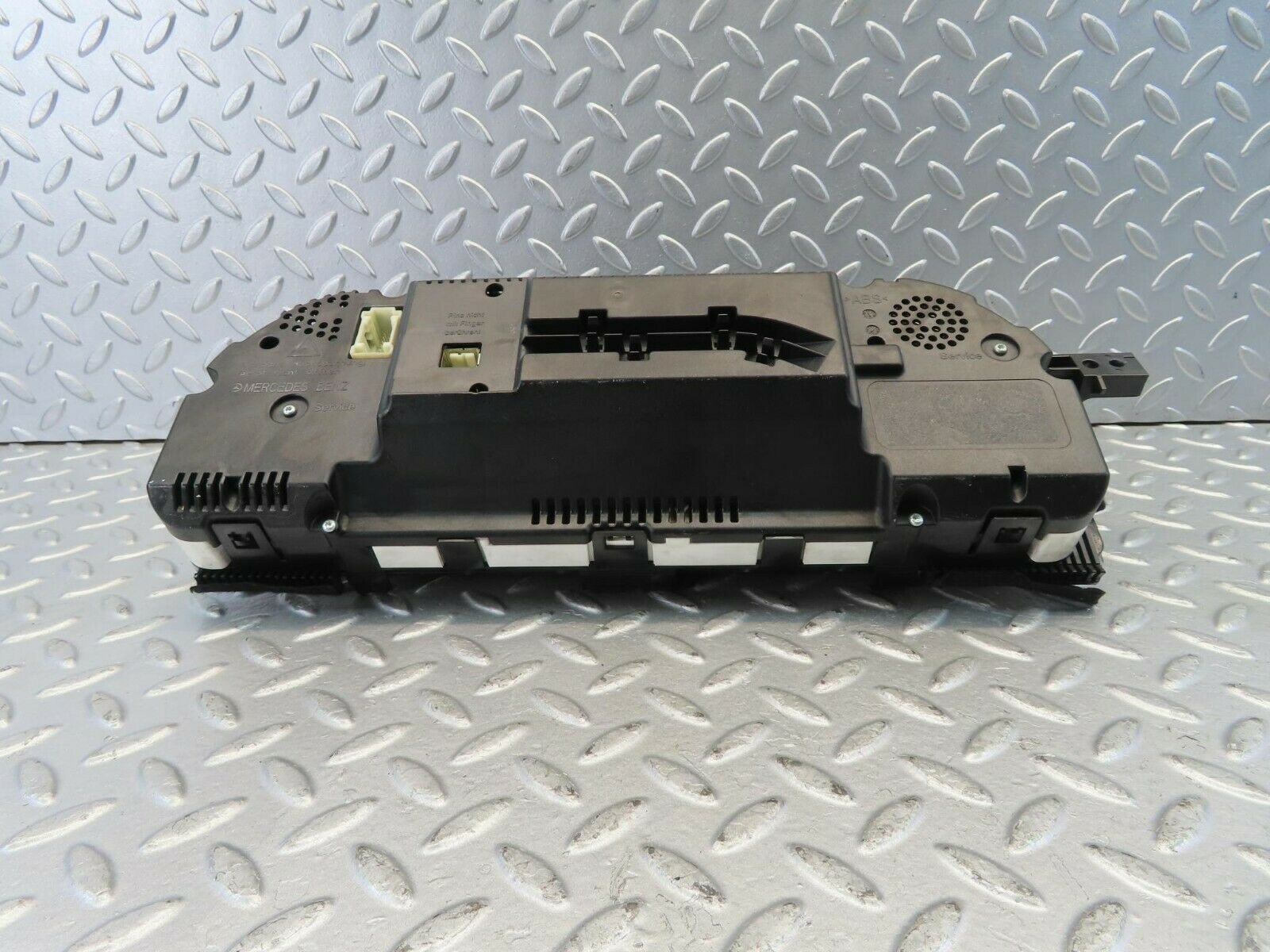 11195 Mercedes-Benz W221 S320 Instrument Cluster 1036906653