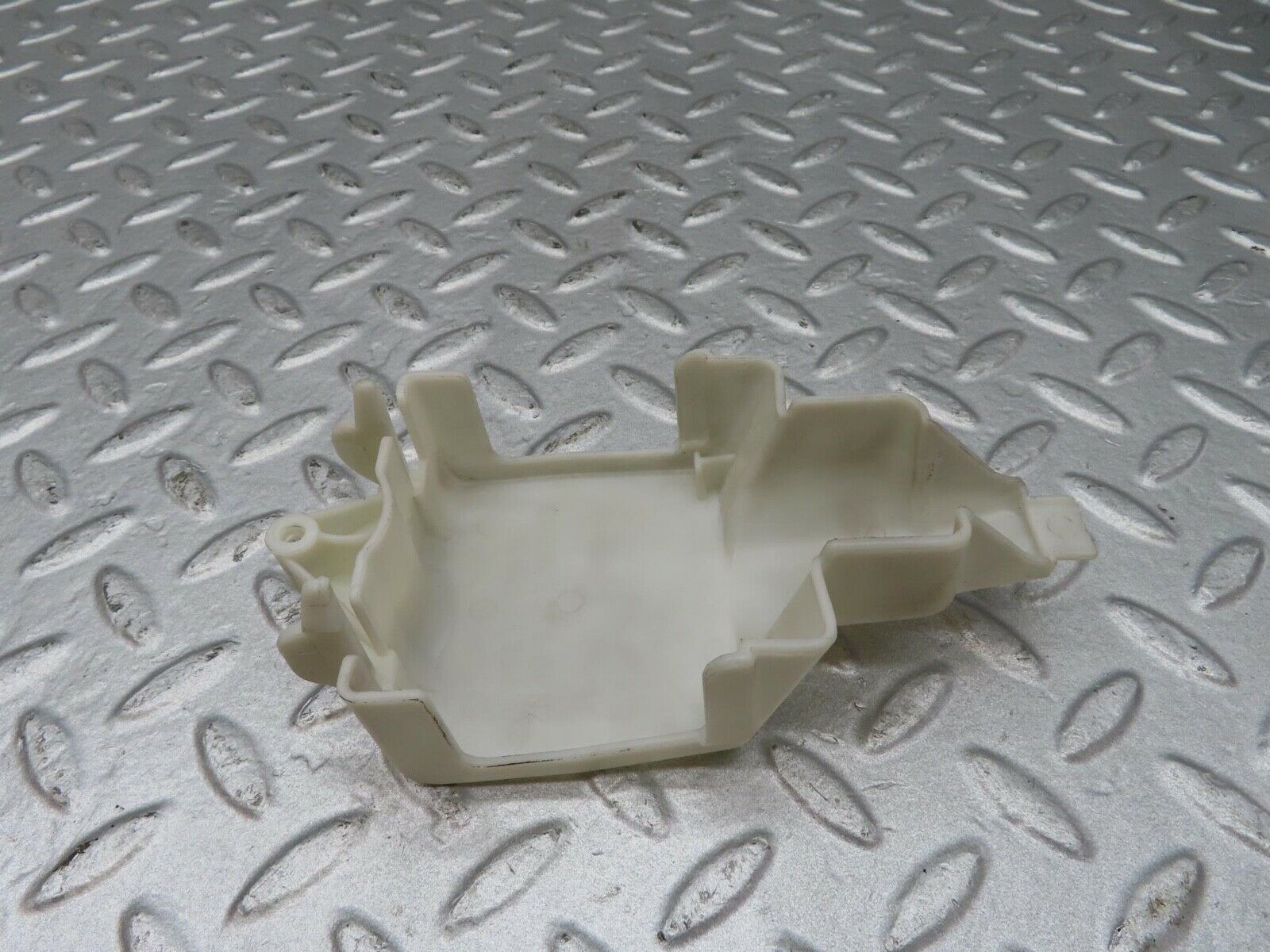 16221 Mercedes-Benz W124 260E Rear Door Lock Vacuum Actuator Cover 1248050590