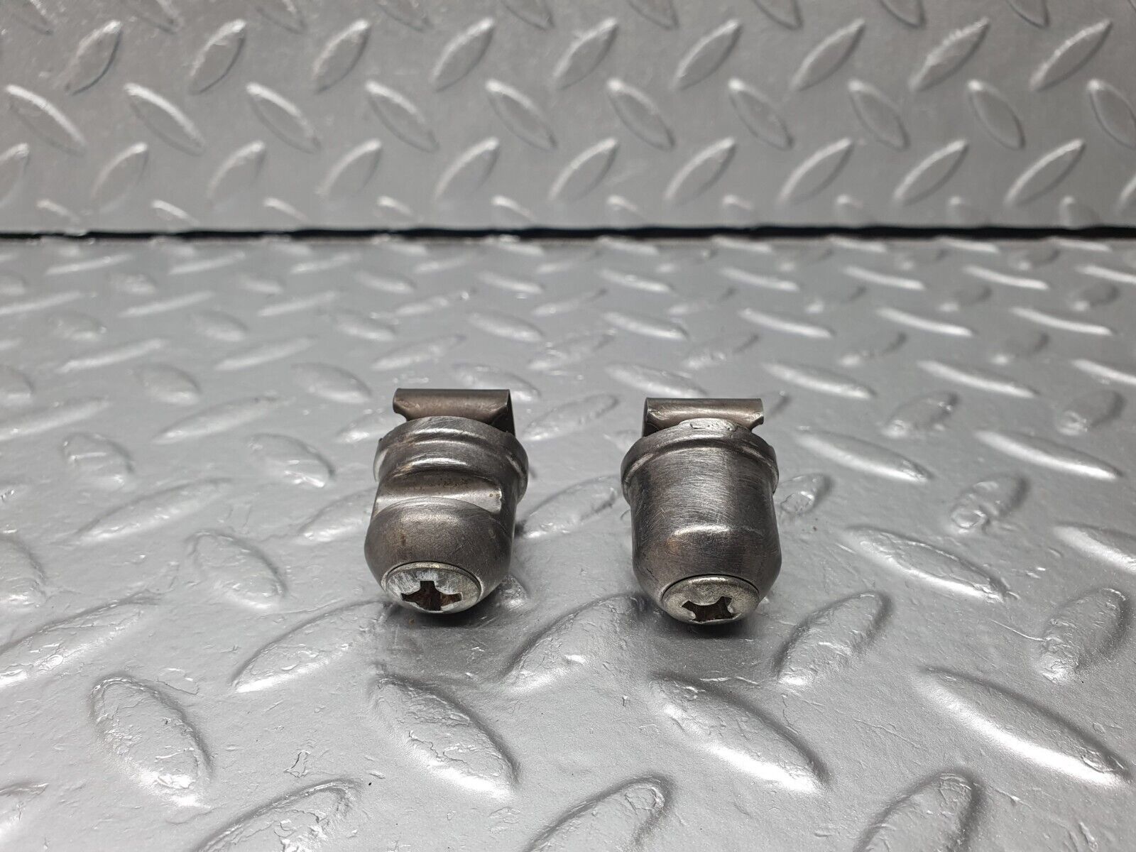 41287 Mercedes-Benz W126 300SE Rear Seat Holder 2x