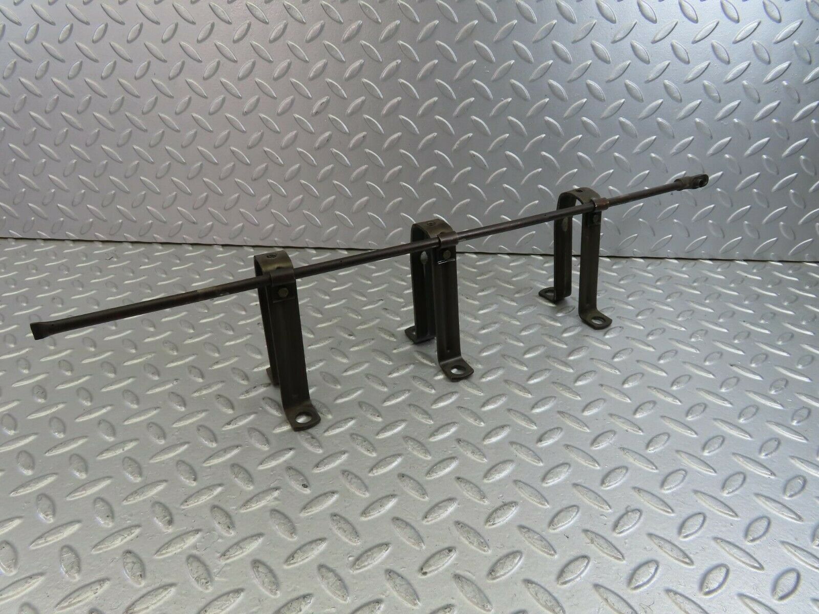 10221 Mercedes-Benz W111 220SE Camshaft Oil Tube With Rocker Cover Supports