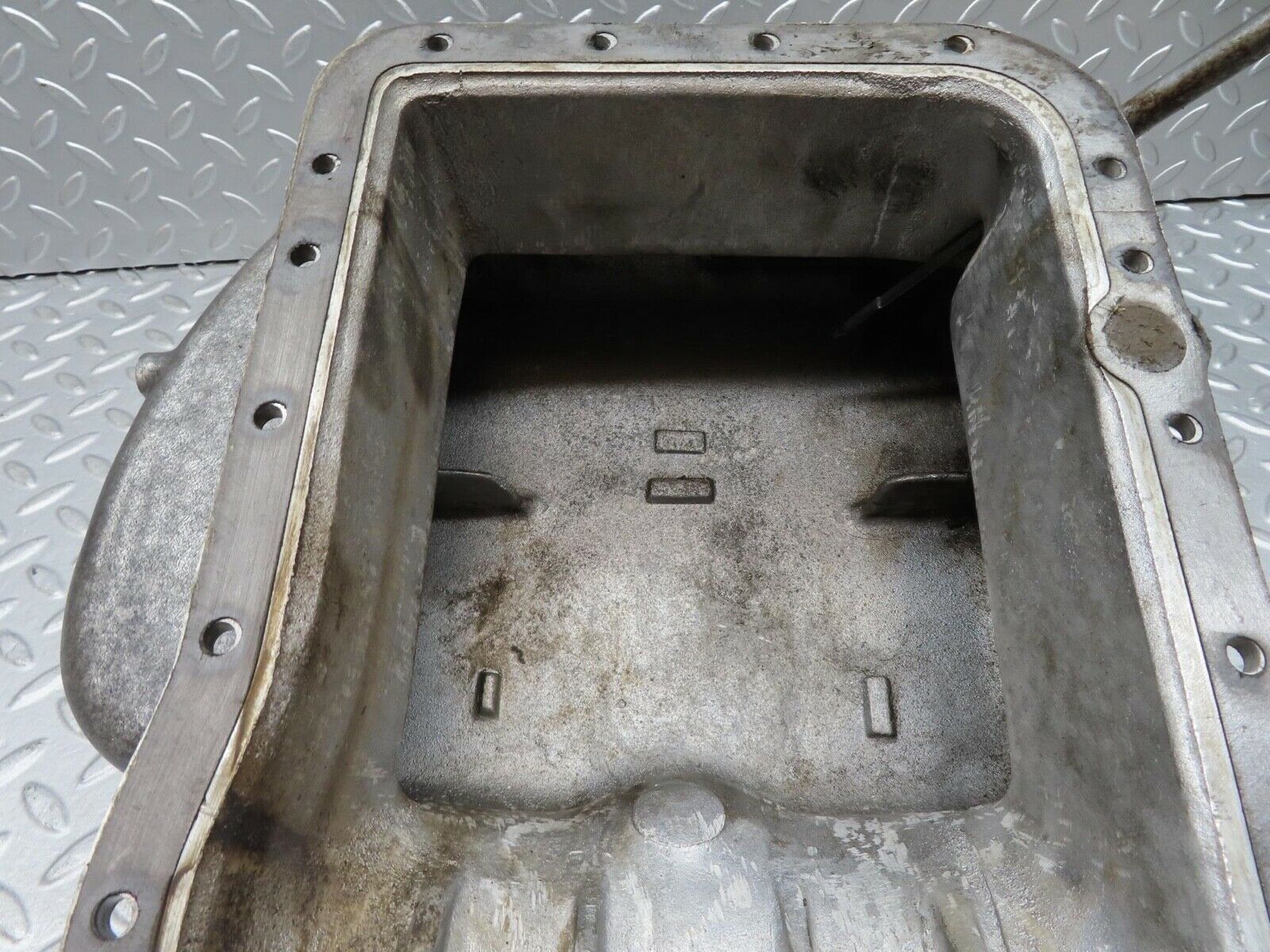 16528 Mercedes-Benz C107 350SLC Coupe Oil Pan Oil Sump 1160102913