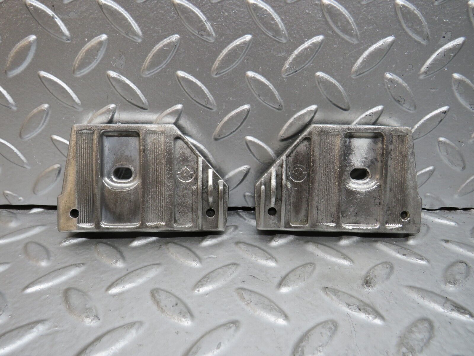 29125 Mercedes-Benz C124 320CE Window Guide Pad Pair 1247250232 1247250132