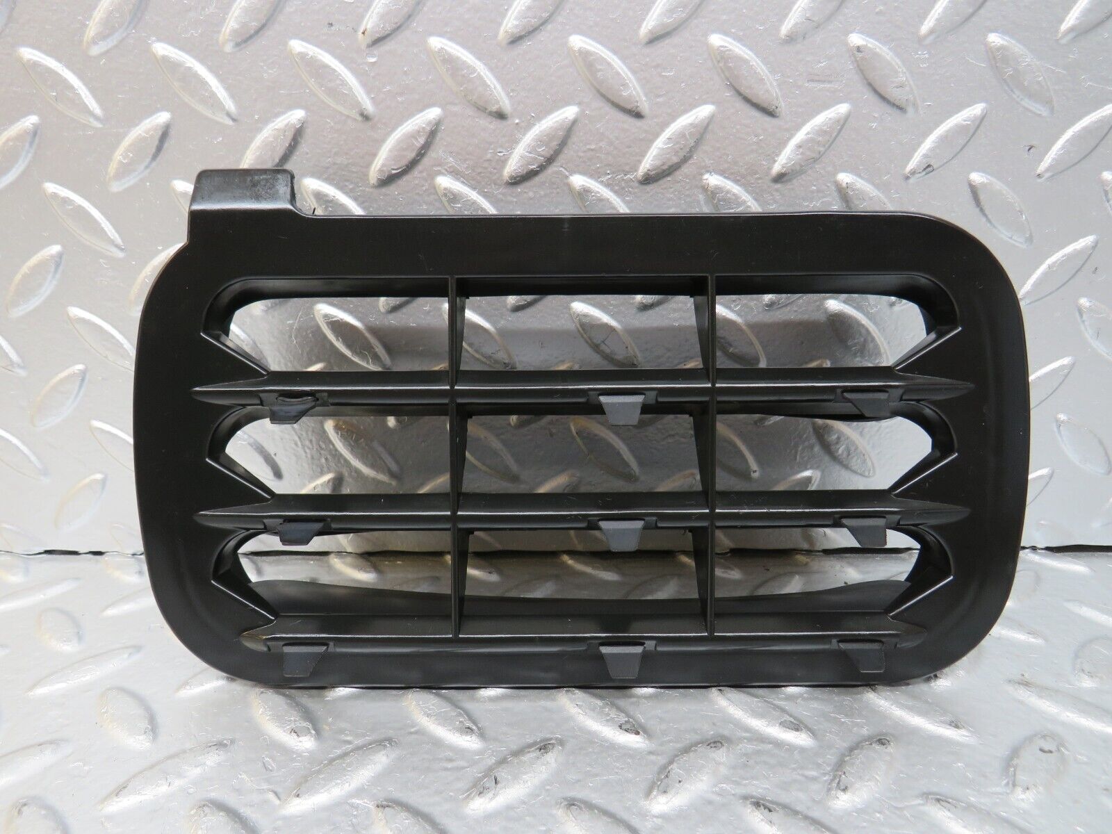 25727 Mercedes-Benz W124 280E Rear Air Intake Vent Right 1248370230