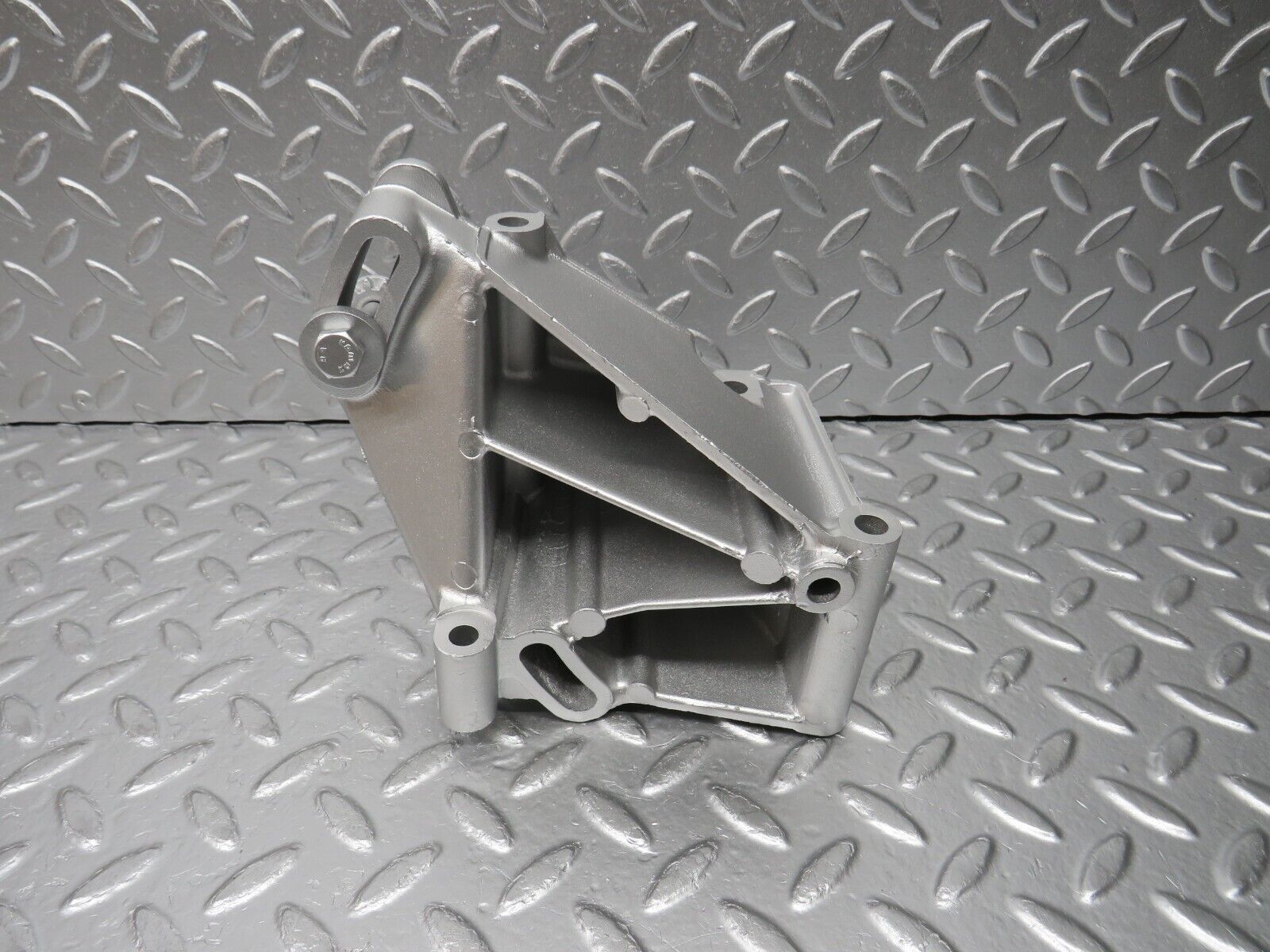 30902 Mercedes-Benz W201 190E 2.0L Power Steering Pump Bracket 1234660241