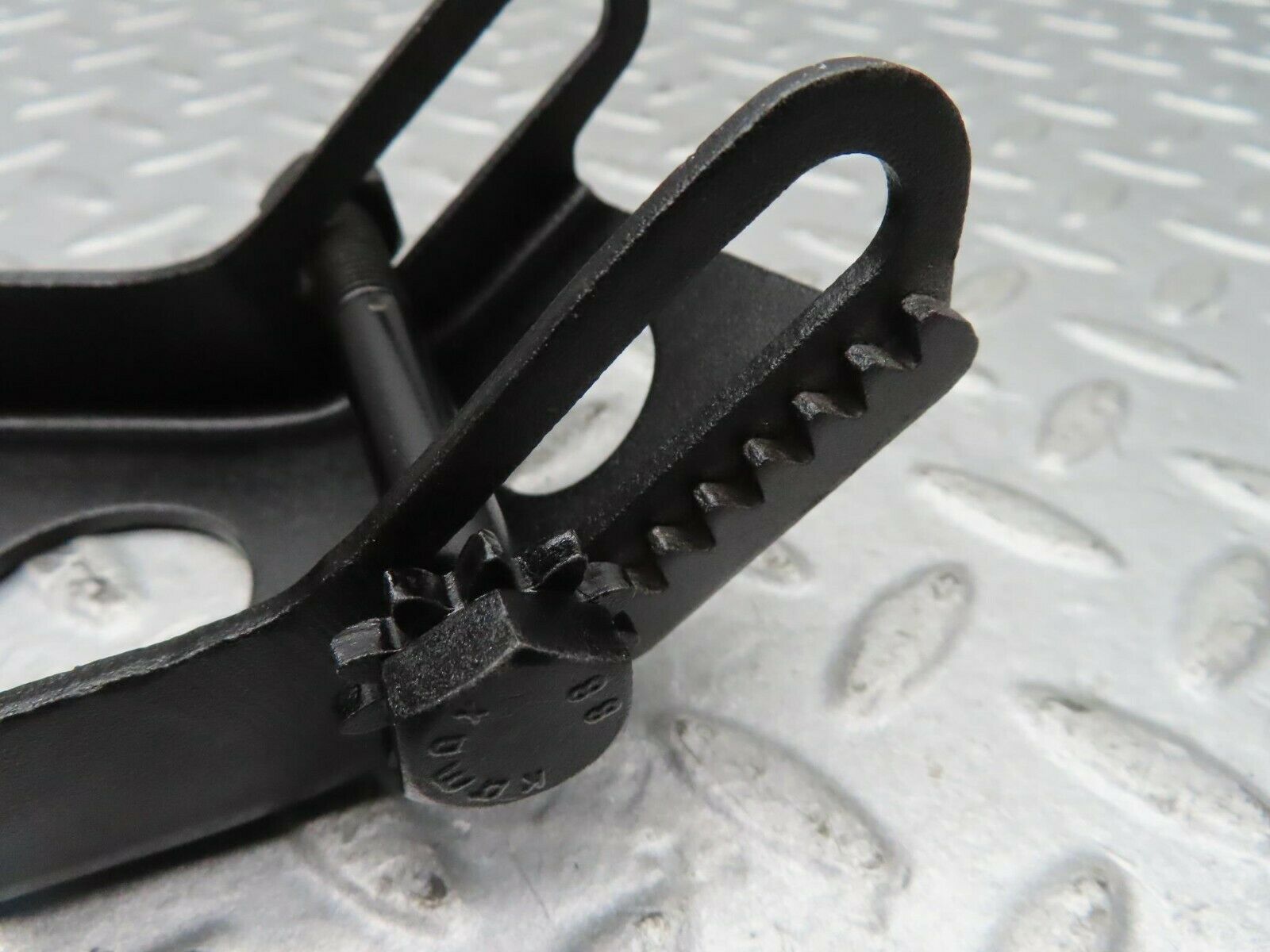 16618 Mercedes-Benz C107 380SLC Alternator Generator Bracket