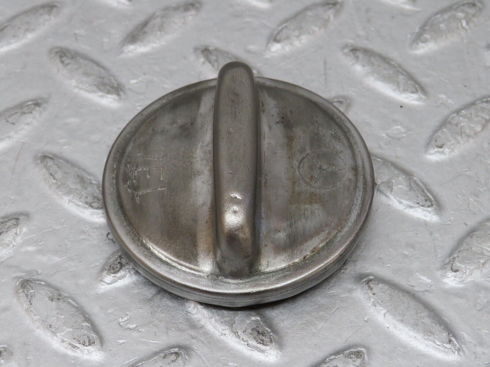 35733 Mercedes-Benz W108 Engine Oil Filler Cap