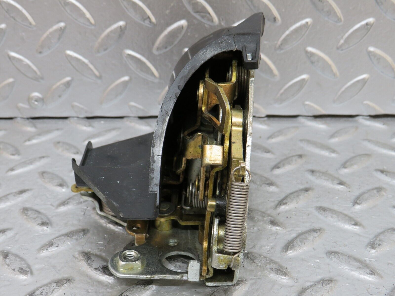 28291 Mercedes-Benz S123 240D Wagon Rear Left Door Lock Mechanism 1237330108