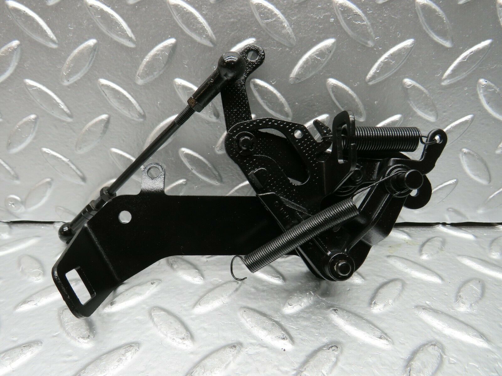 22576 Mercedes-Benz C124 E220 Coupe Throttle Linkage 1110700521