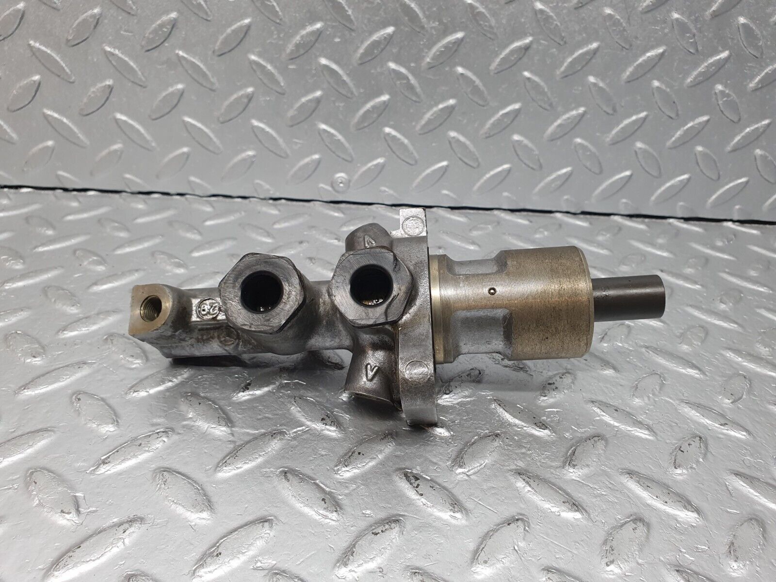 41060 Mercedes-Benz W126 300SE Brake Master Cylinder ATE