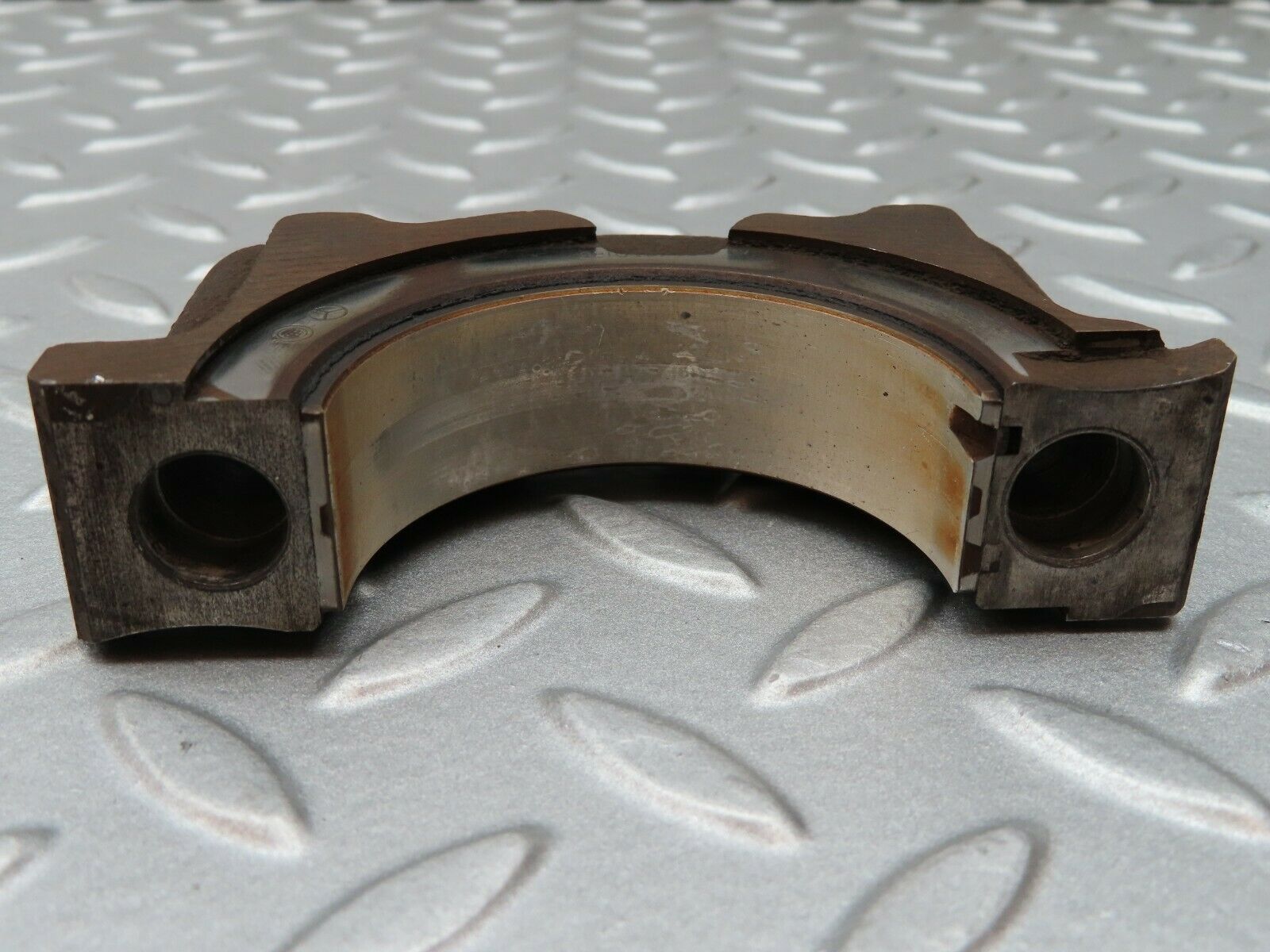 3953 Mercedes-Benz S123 200T Wagon Crankshaft Bearing Holder Block 1020113