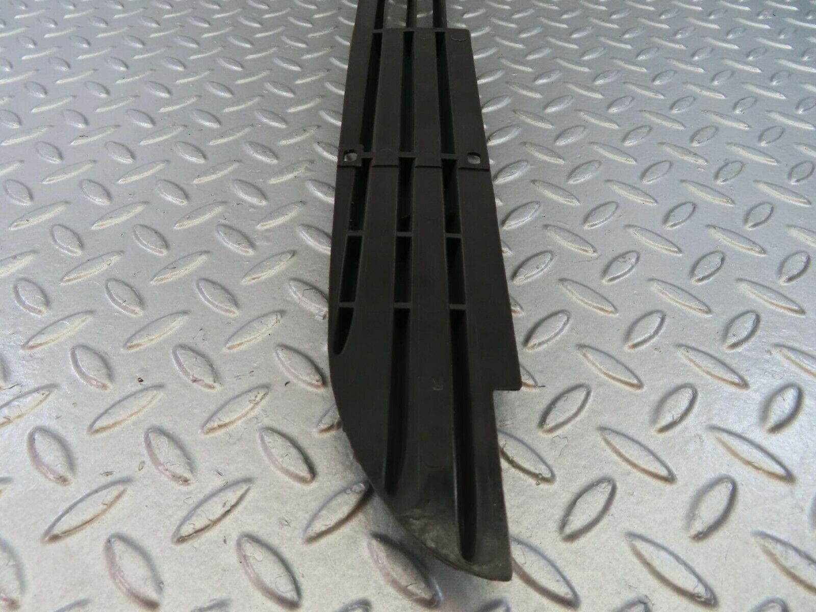 8865 Mercedes-Benz W115 Front Lower Grill Right