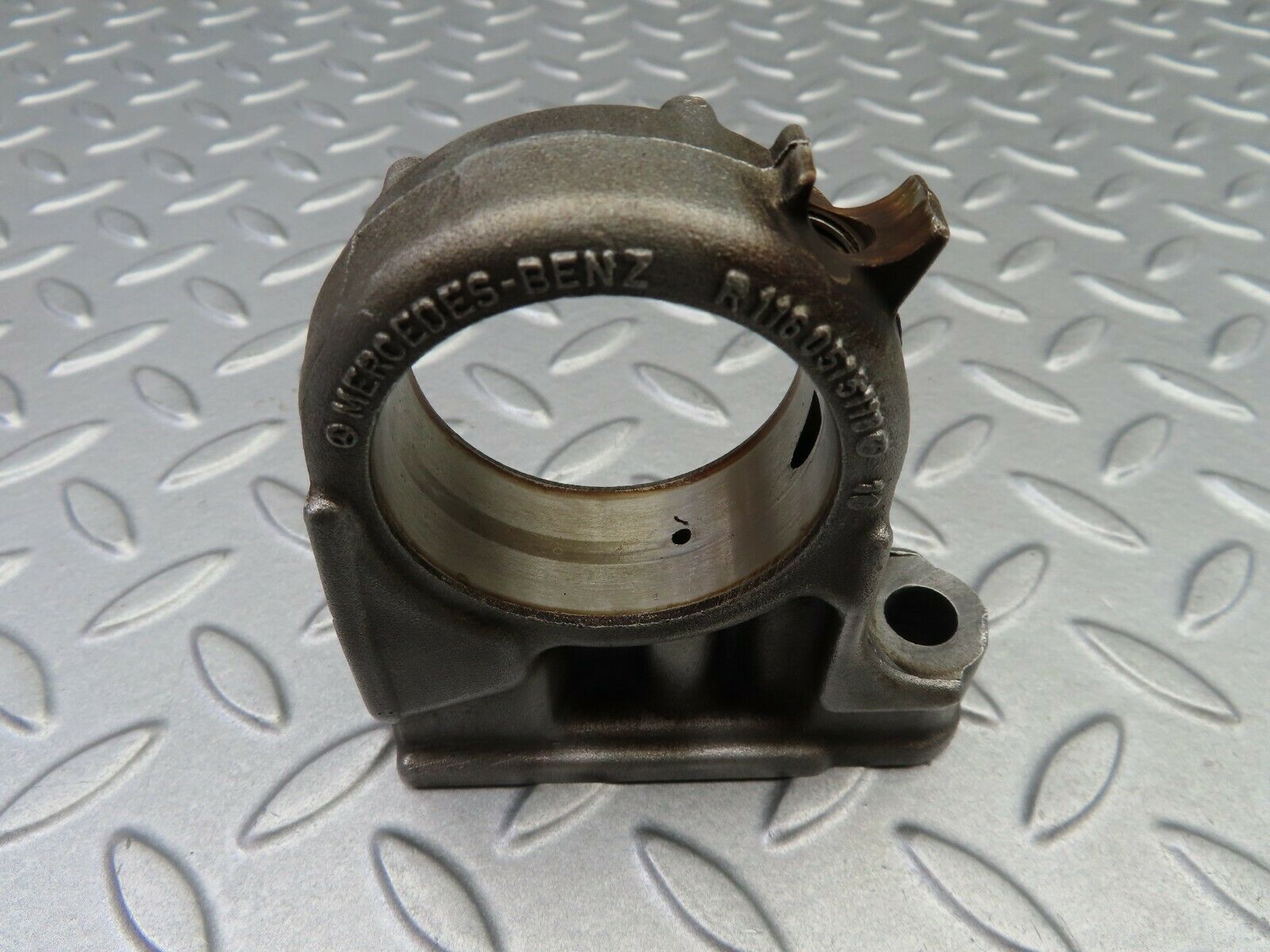 6277 Mercedes-Benz W126 380SE Camshaft Bearing Tower 1160515118