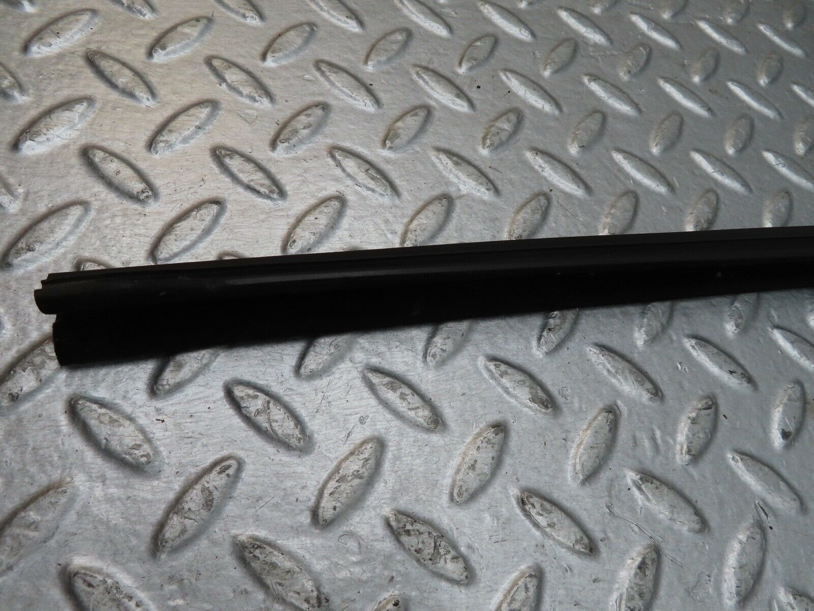 18813 Mercedes-Benz W116 Rear Left Door Window Channel Felt Guide Seal