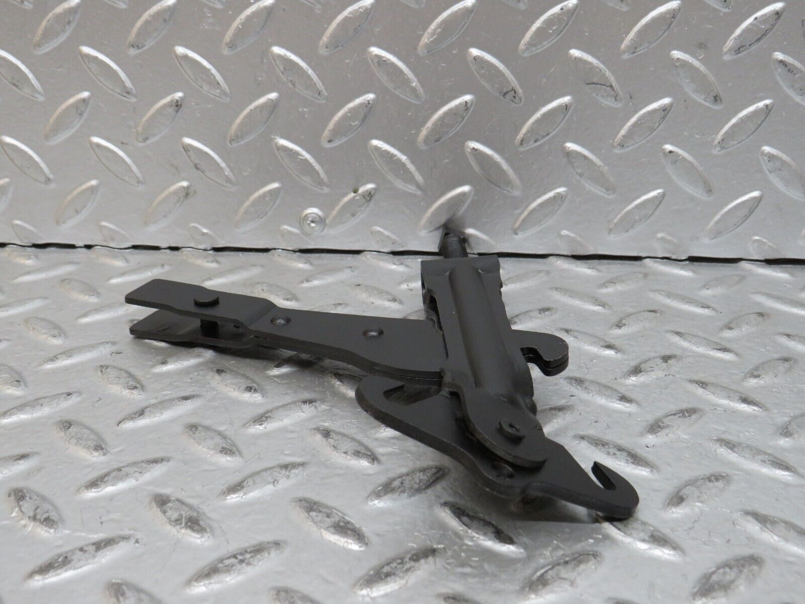 28376 Mercedes-Benz S123 240D Wagon Handbrake Adjusting Handbrake Regulator