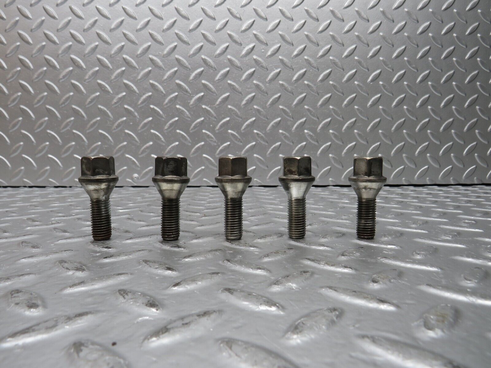 31864 Mercedes-Benz 5x Alloy Wheel Lug Bolt M12x1.5