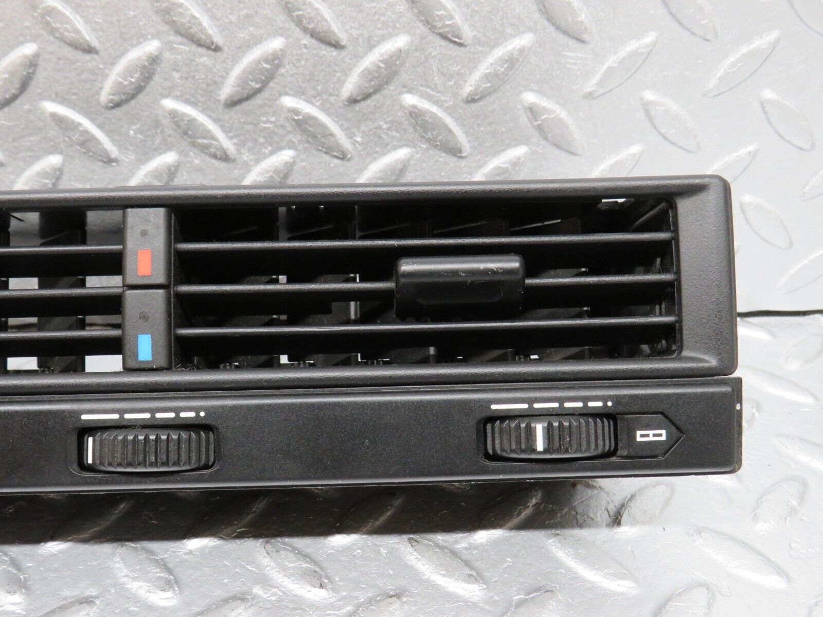 39395 Mercedes-Benz R129 320SL Coupe Dash Centre Air Vent 1298300354