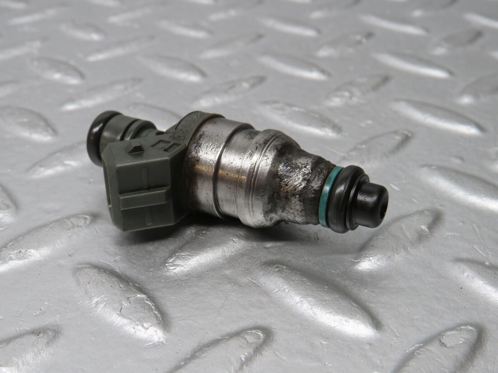 38143 Mercedes-Benz A124 320E Cabriolet Fuel Injector Bosch 0280155209 0000787323