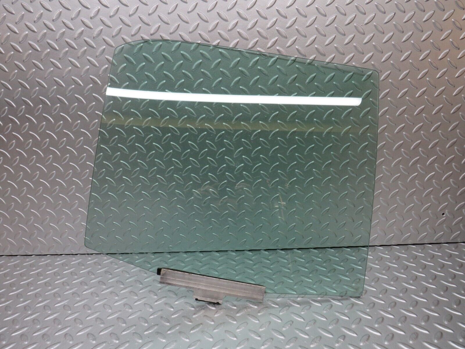 30417 Mercedes-Benz W124 230E Rear Right Door Window Glass