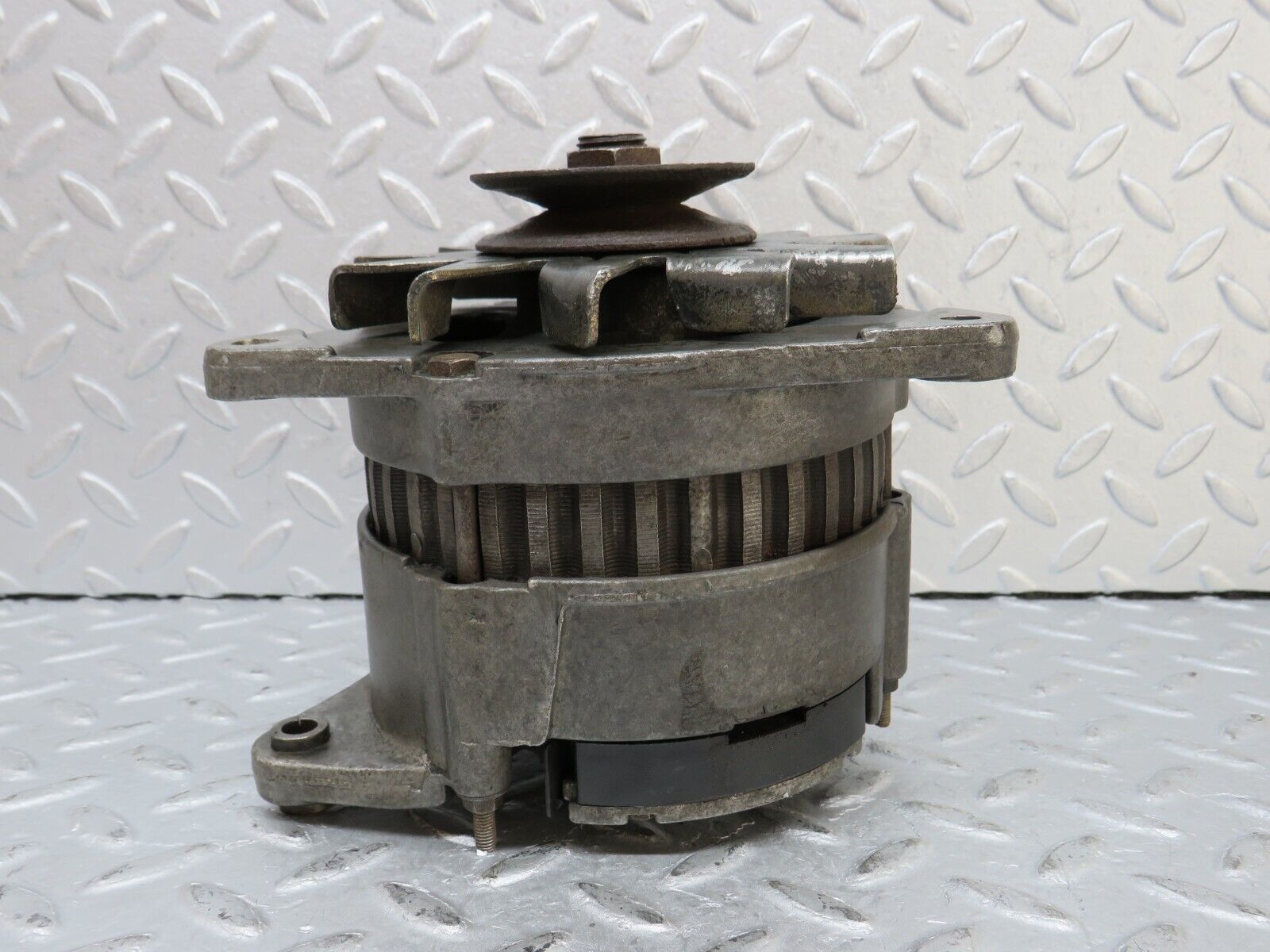 35925 Mercedes-Benz 240D OM616.912 Alternator Generator