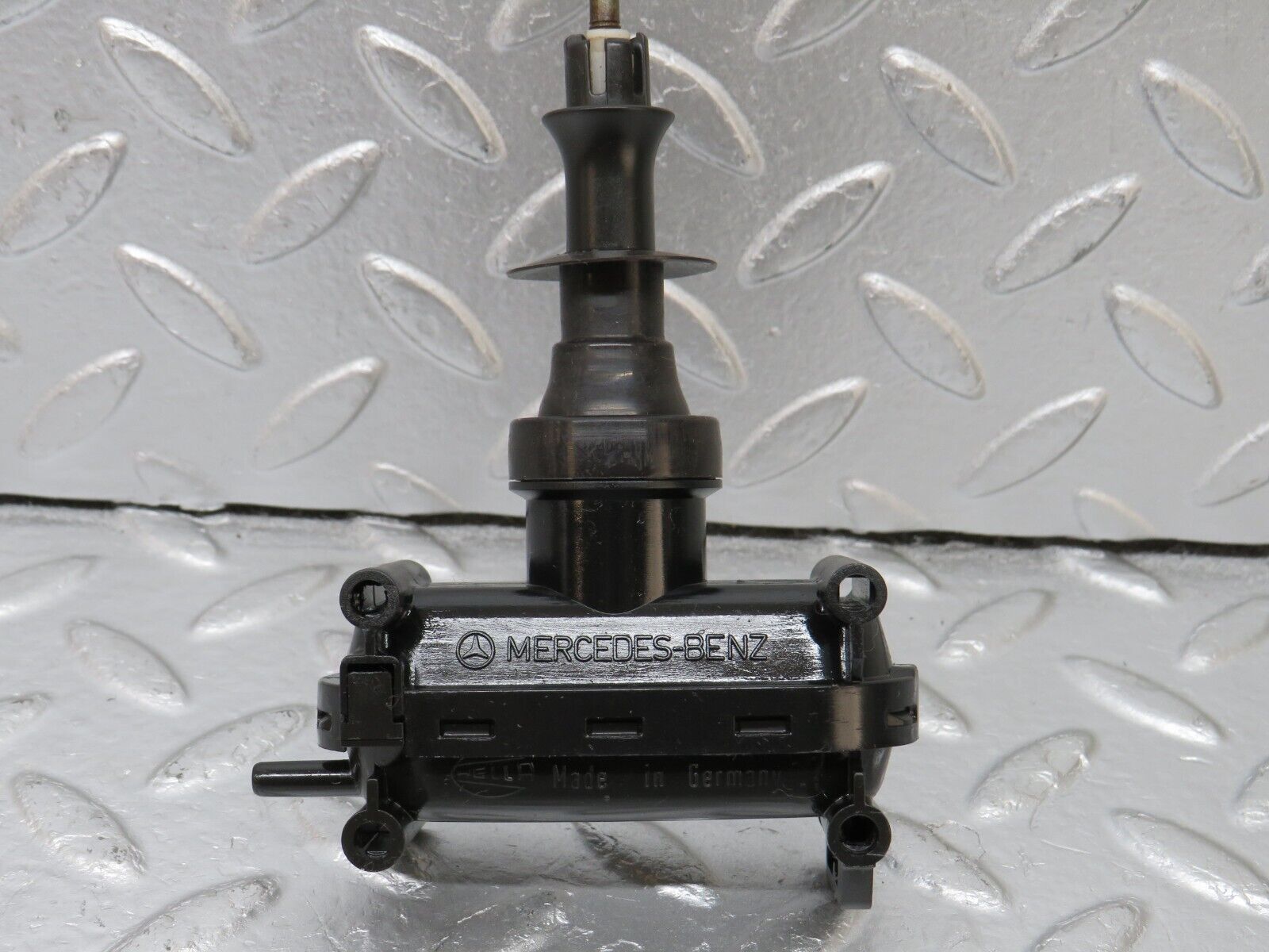 33649 Mercedes-Benz W201 190E 2.0L Door Lock Vacuum Actuator Rear Left