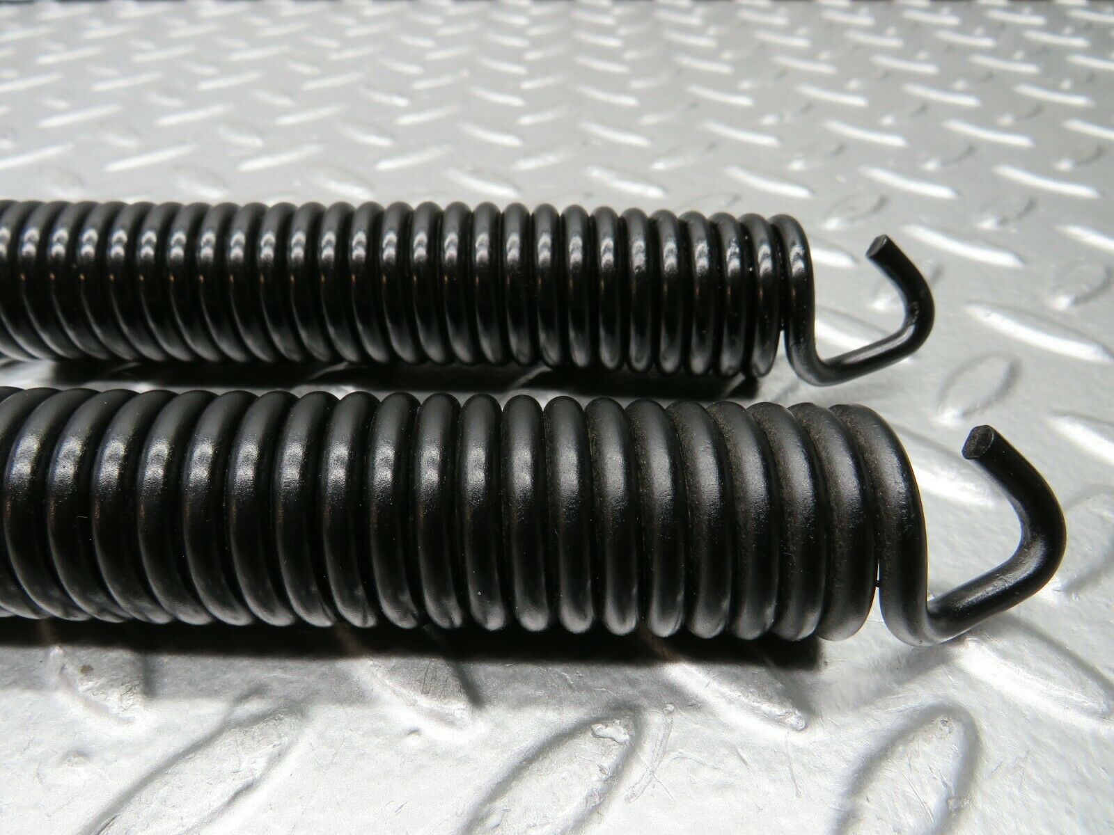 22905 Mercedes-Benz C107 450SLC Coupe Bonnet Hinge Spring Pair