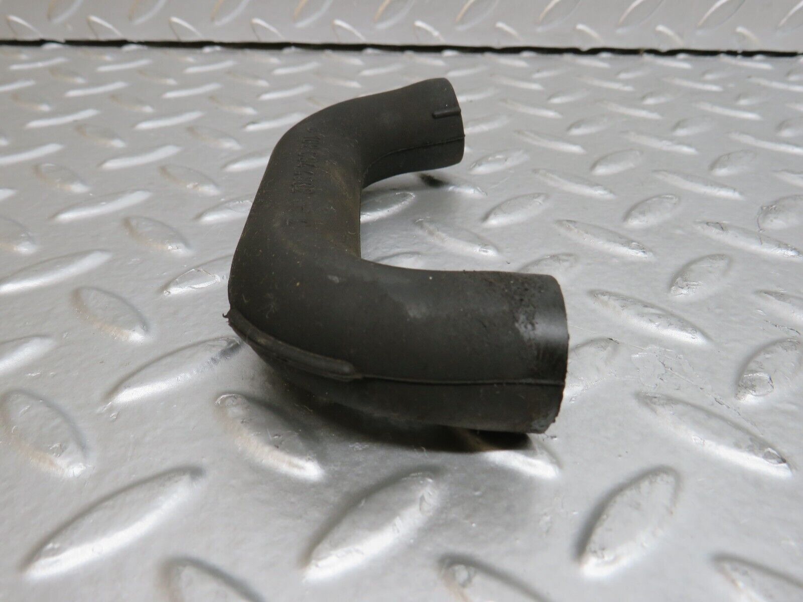 29588 Mercedes-Benz W124 230E Crankcase Breather Pipe 1020944882