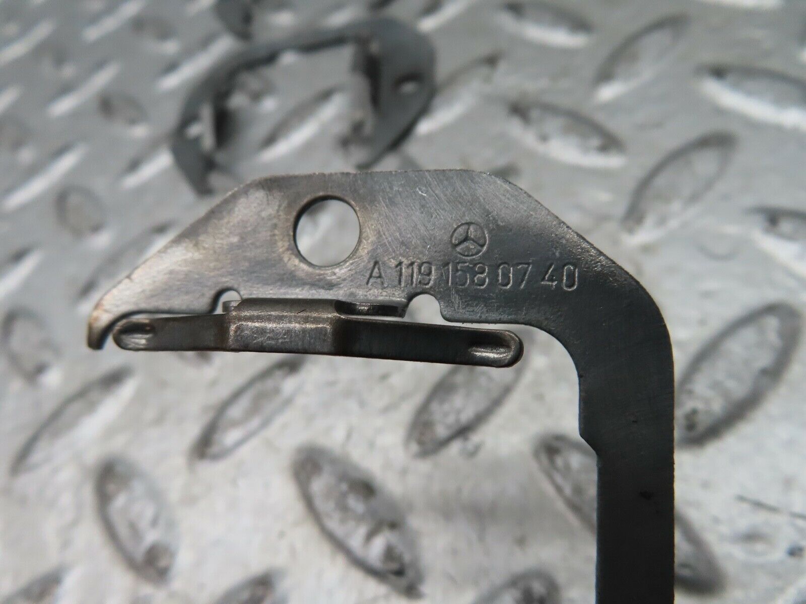 19619 Mercedes-Benz C140 CL420 Coupe Ignition Coil Mount Bracket 1191580740