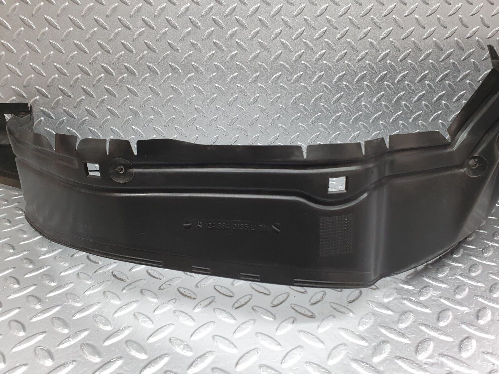 41565 Mercedes-Benz W124 200E Front Left Inner Fender Wing Splash Guard 1248840135