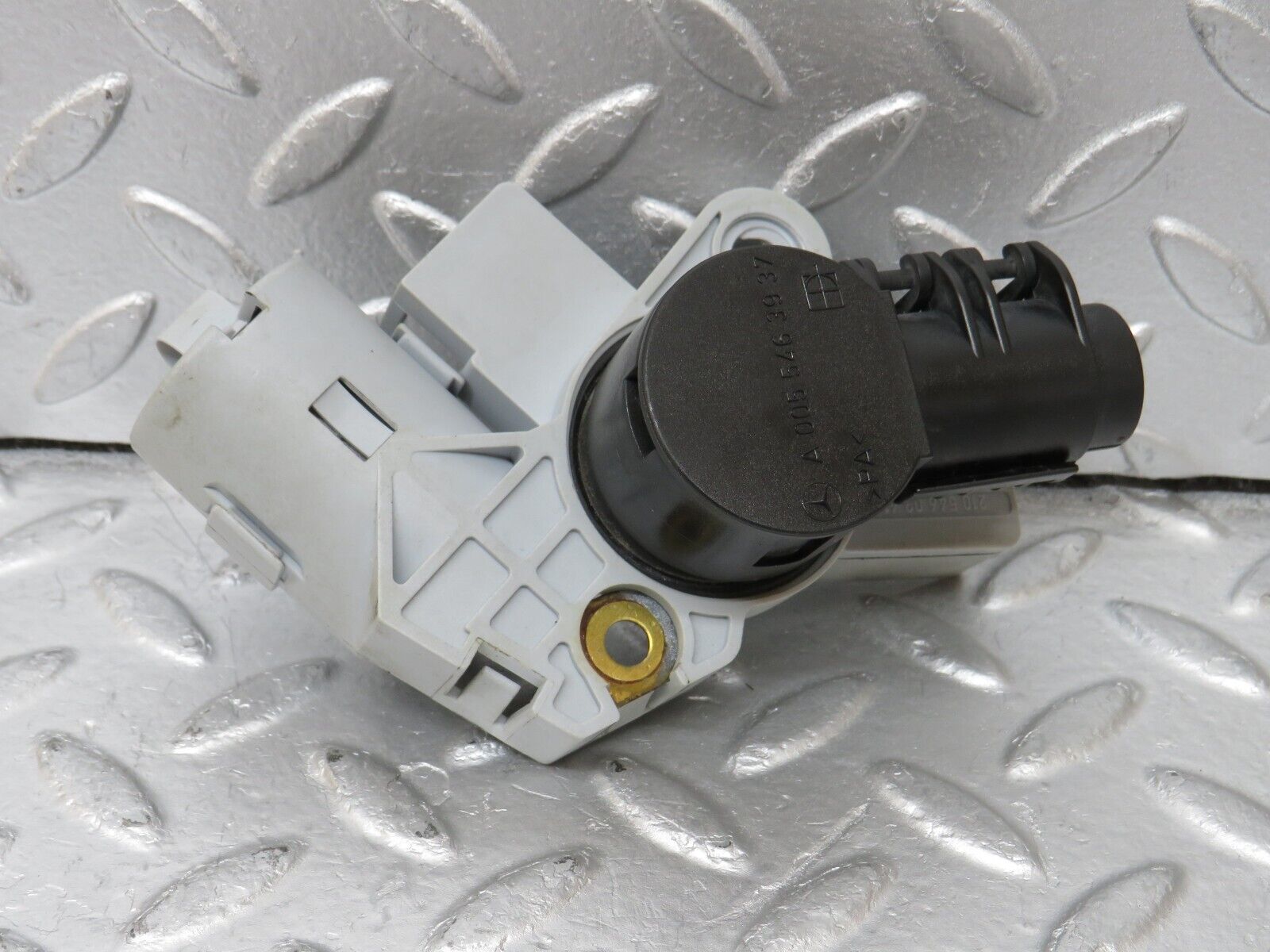 34897 Mercedes-Benz W210 320E Battery Positive Cable Connector 0055463937