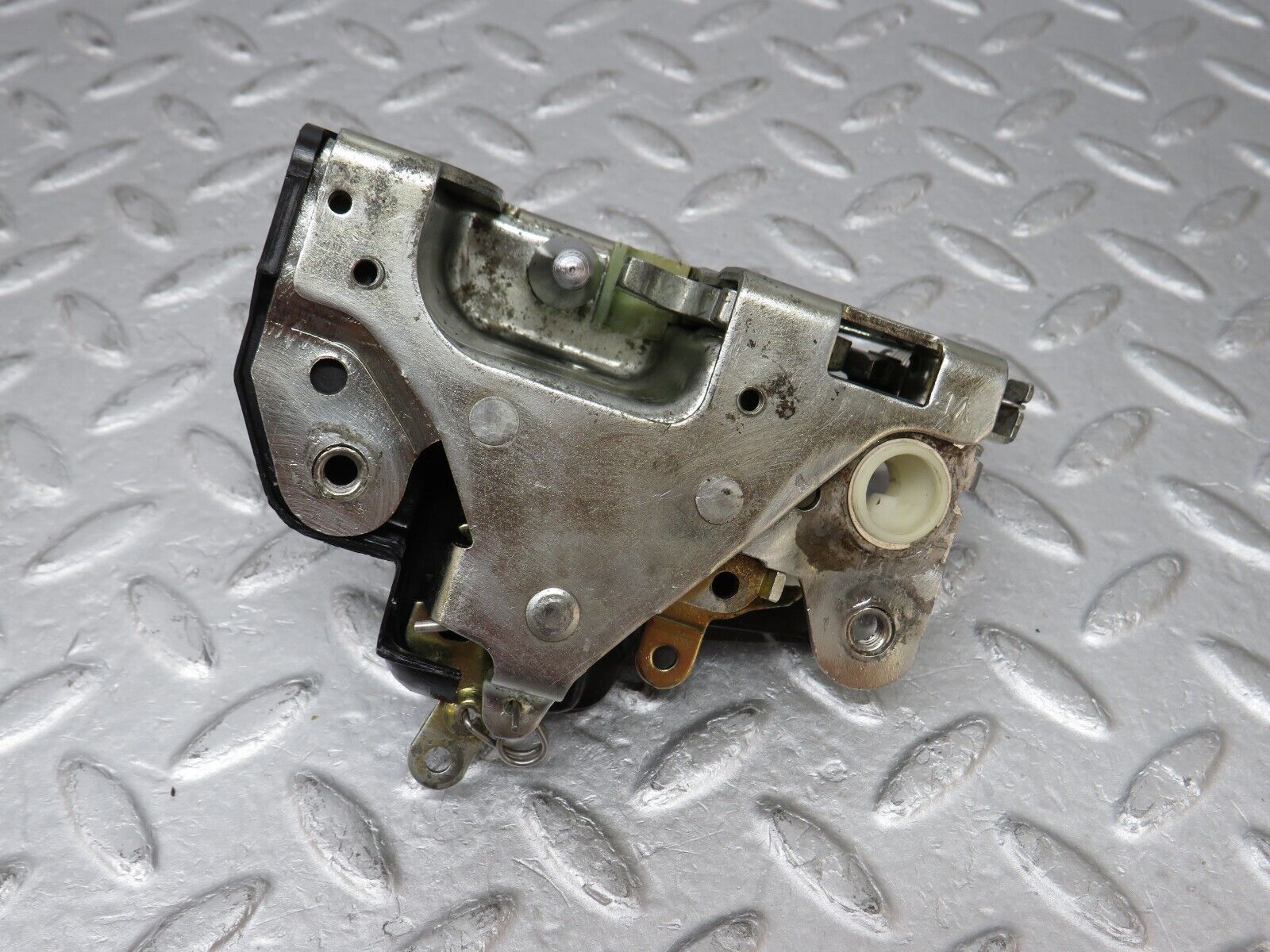 36041 Mercedes-Benz W126 420SE Front Right Door Lock Mechanism 1237230208