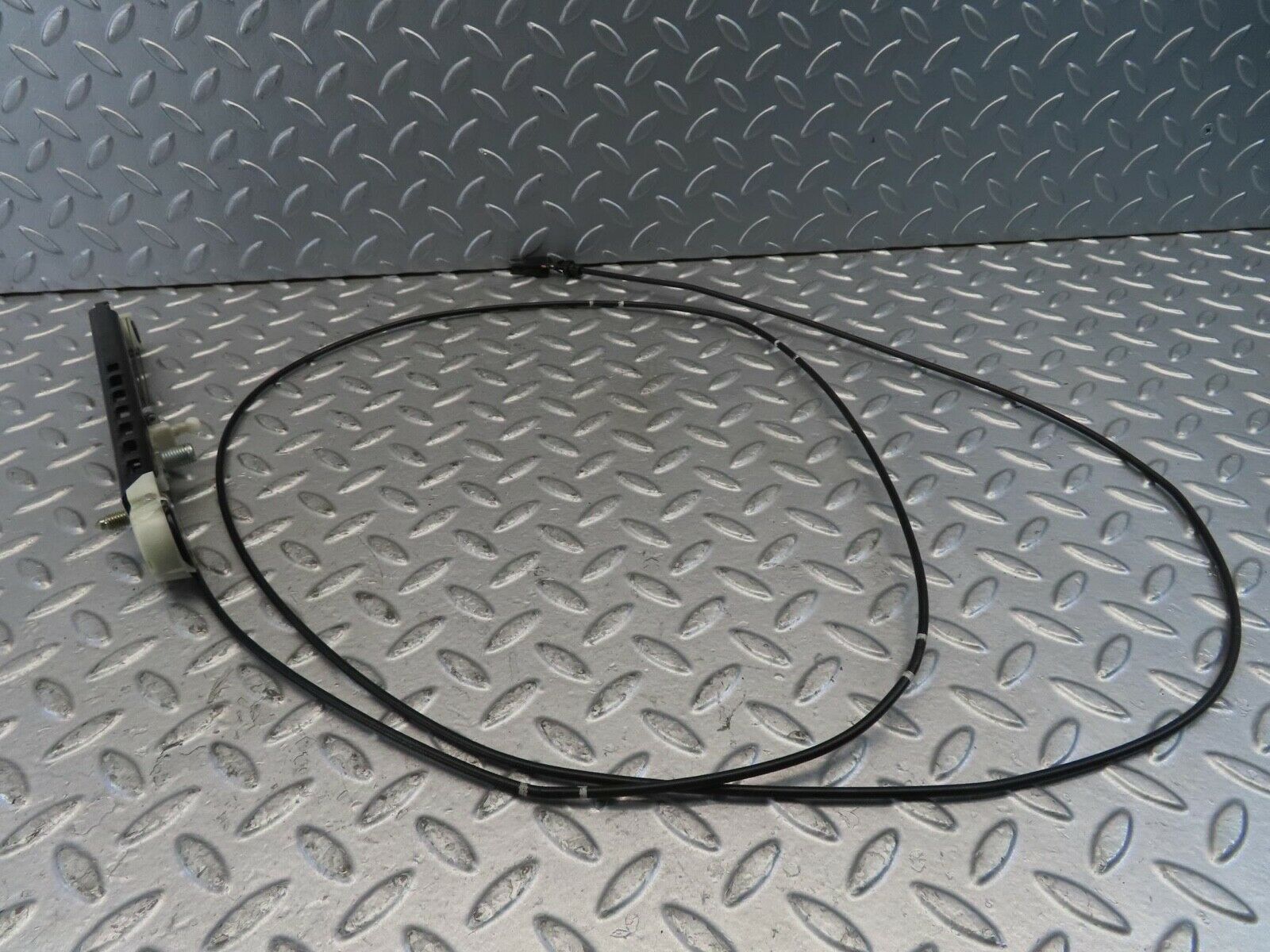 11222 Mercedes-Benz W221 S320 Front Right Seat Belt Adjuster Cable 2218600288