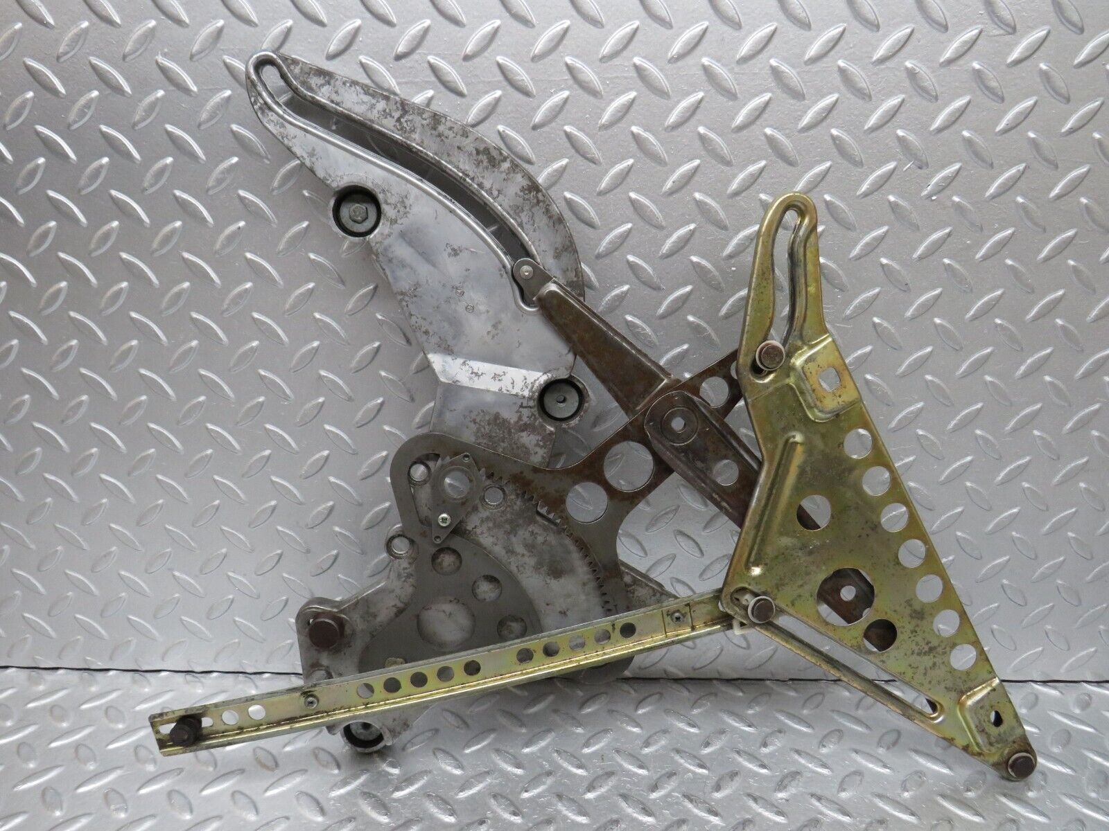 37122 Mercedes-Benz C126 420SEC Coupe Rear Right Window Regulator Mechanism