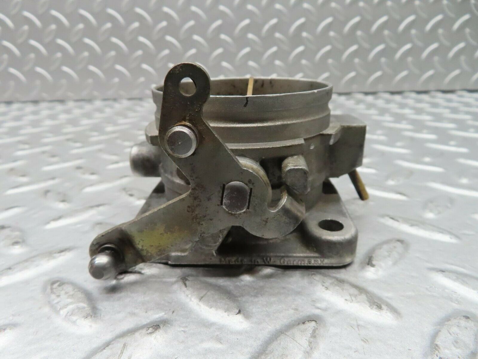 15271 Mercedes-Benz W123 230E Throttle Body Valve