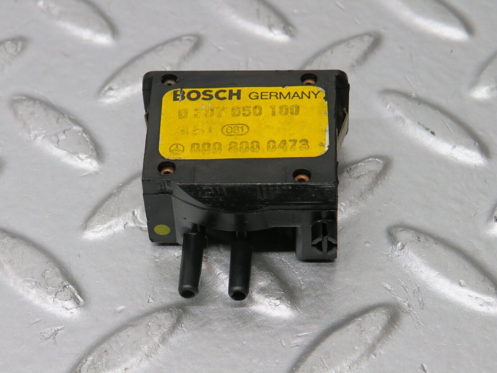 32208 Mercedes-Benz W123 230E Headlight Level Switch 0307650100 0008000473