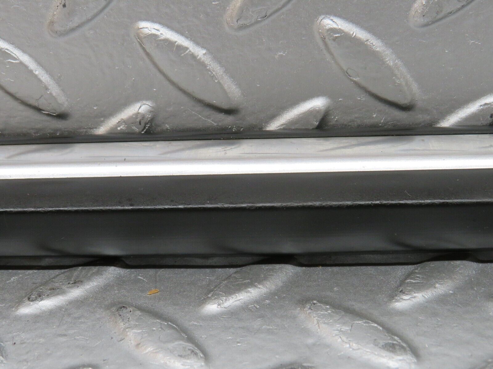 0067 Mercedes-Benz W116 350SE Front Right Fender Wing Lower Trim